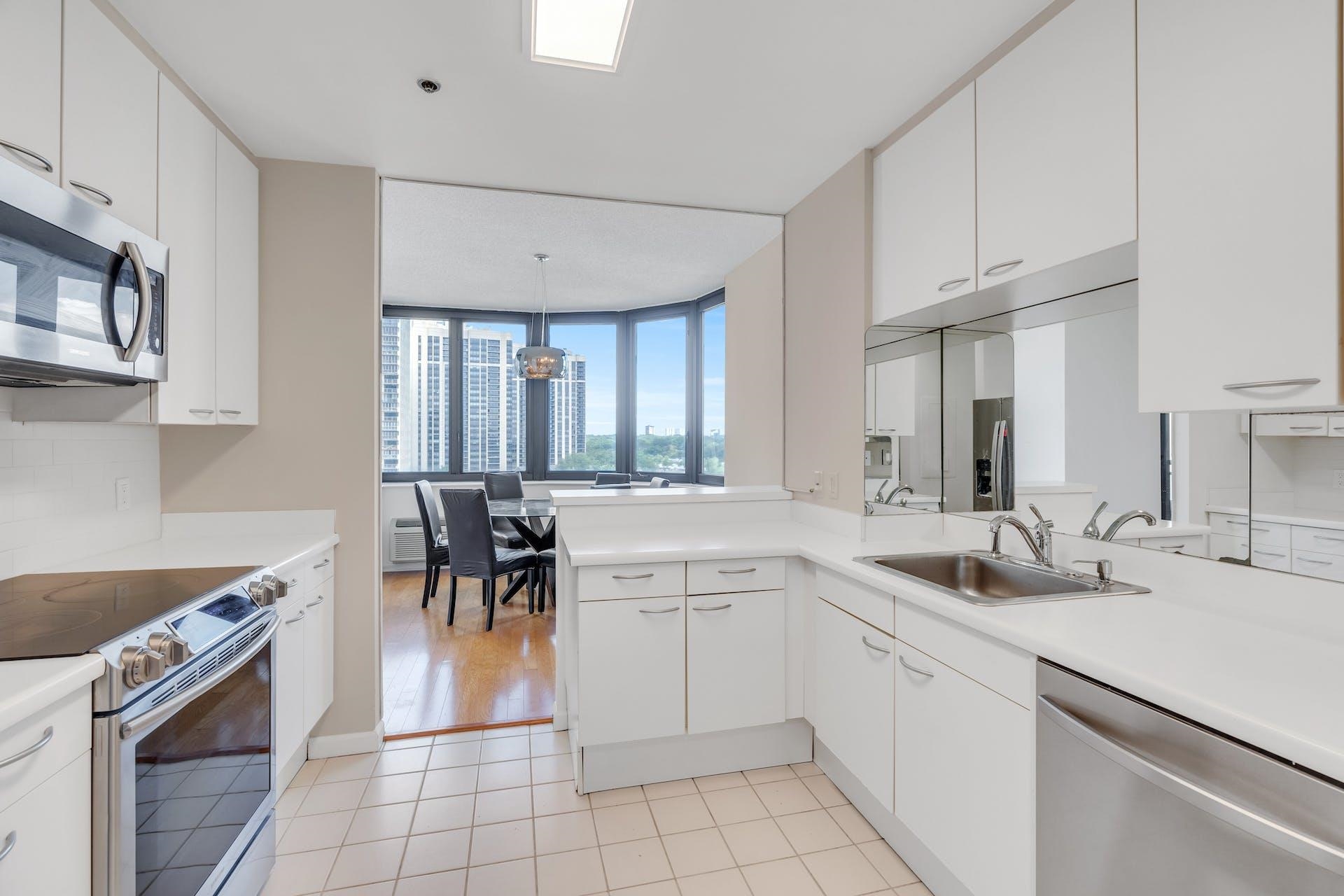100 CARLYLE DR Unit: 11 C North