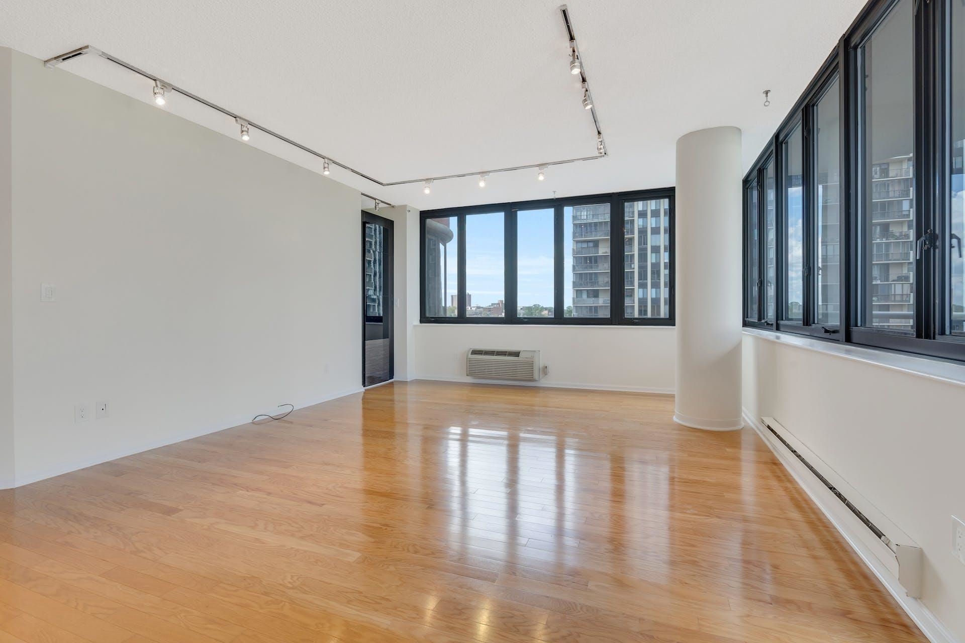 100 CARLYLE DR Unit: 11 C North