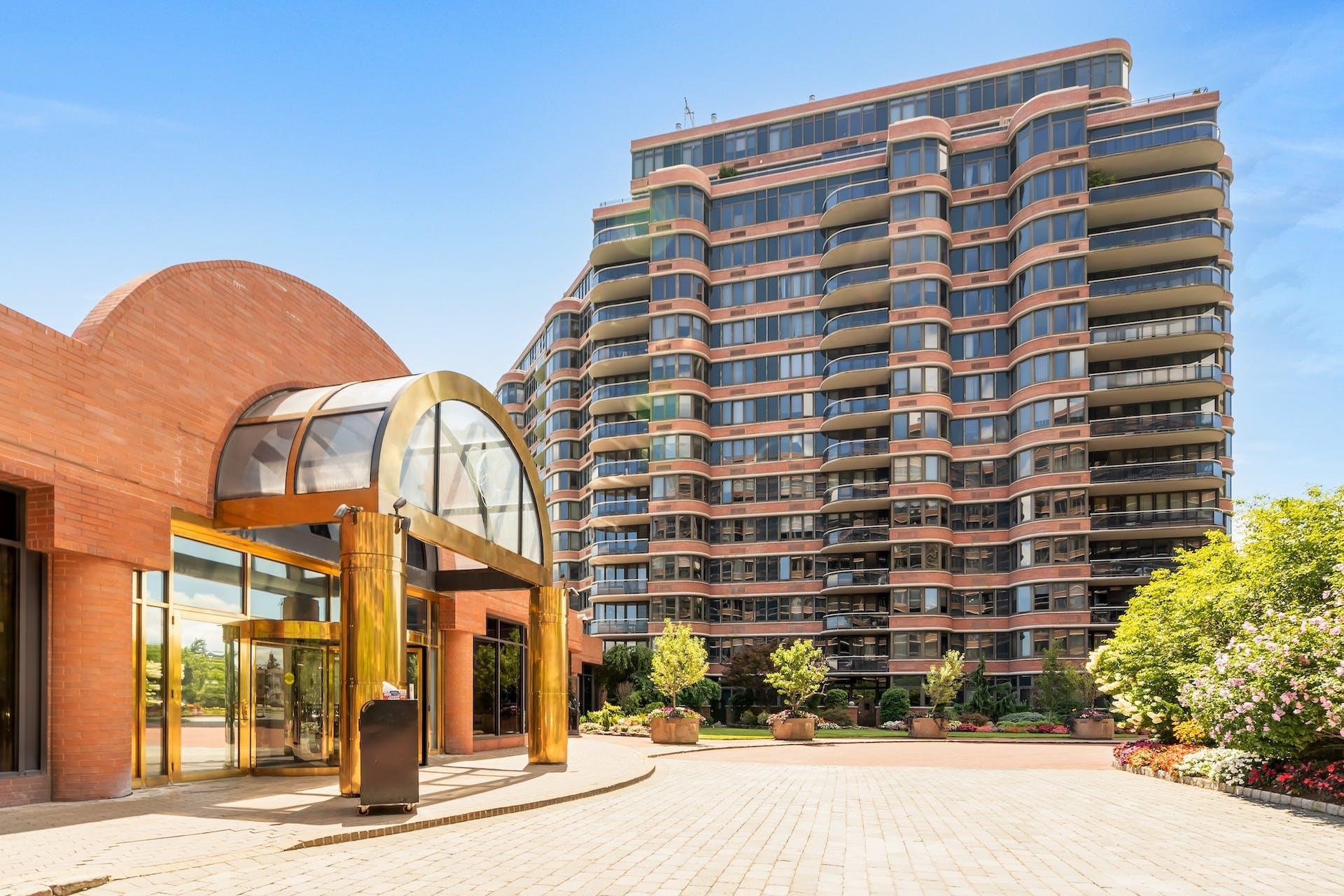100 CARLYLE DR Unit: 11 C North