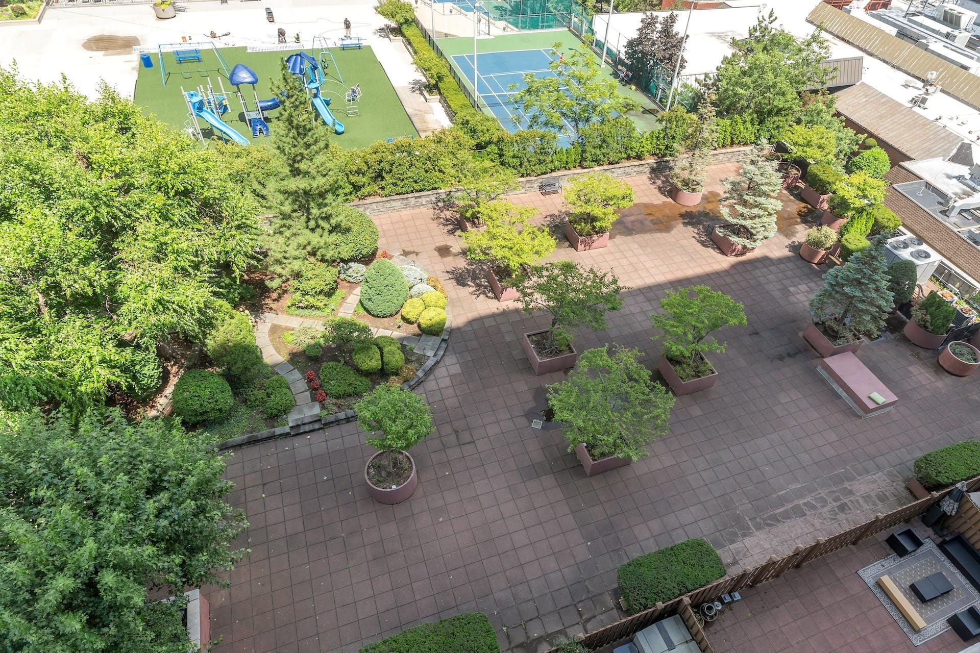 100 CARLYLE DR Unit: 11 C North