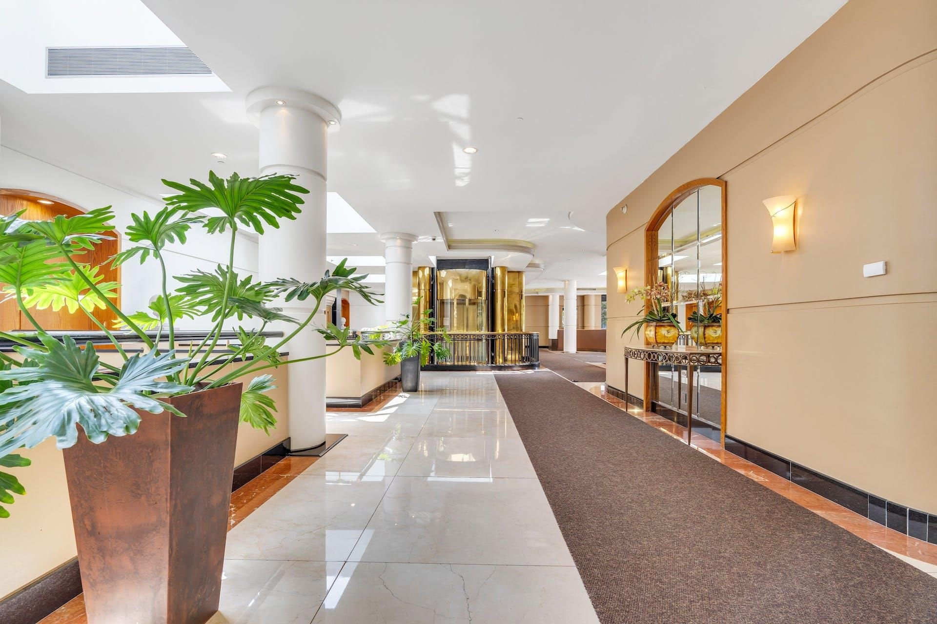 100 CARLYLE DR Unit: 11 C North