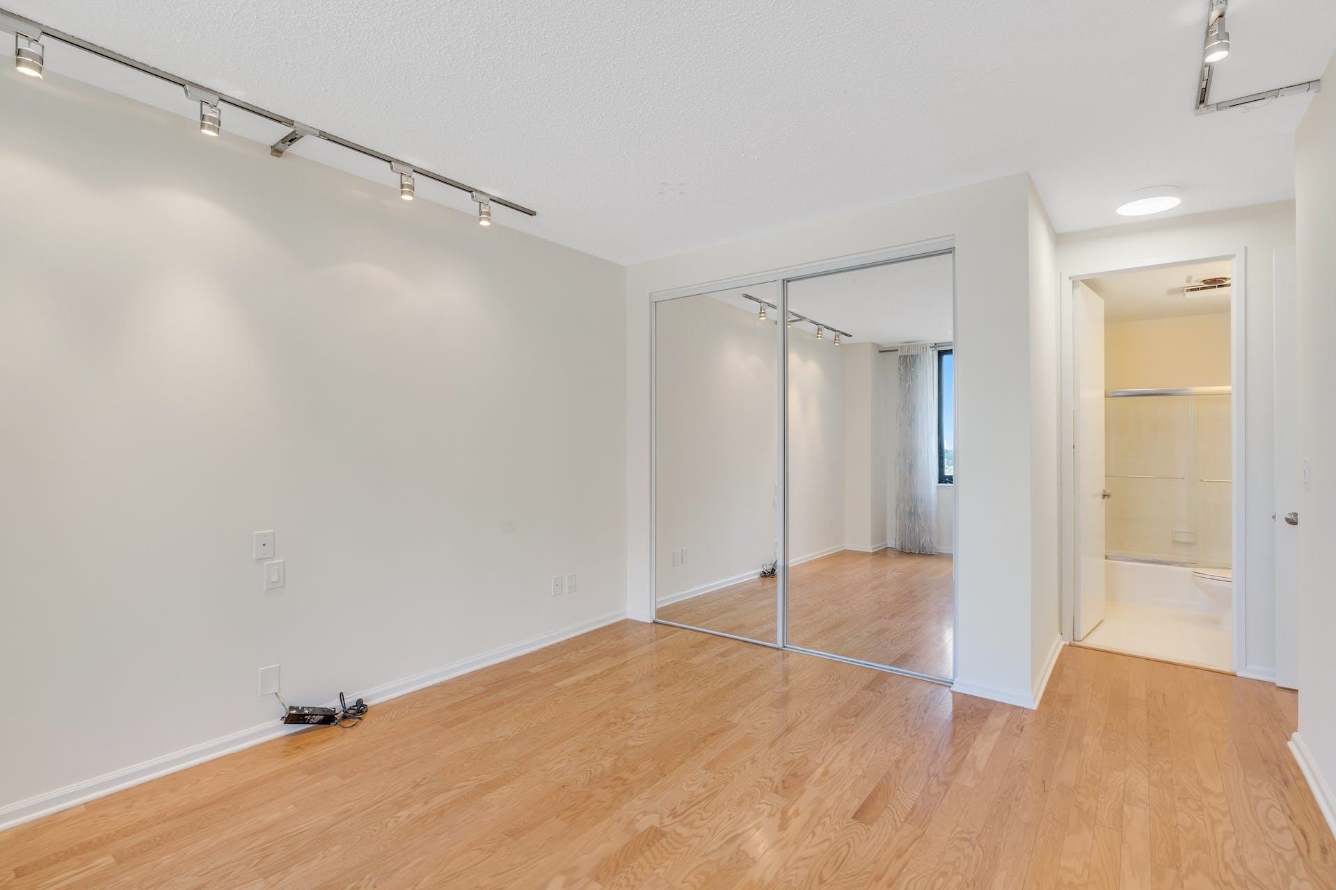 100 CARLYLE DR Unit: 11 C North