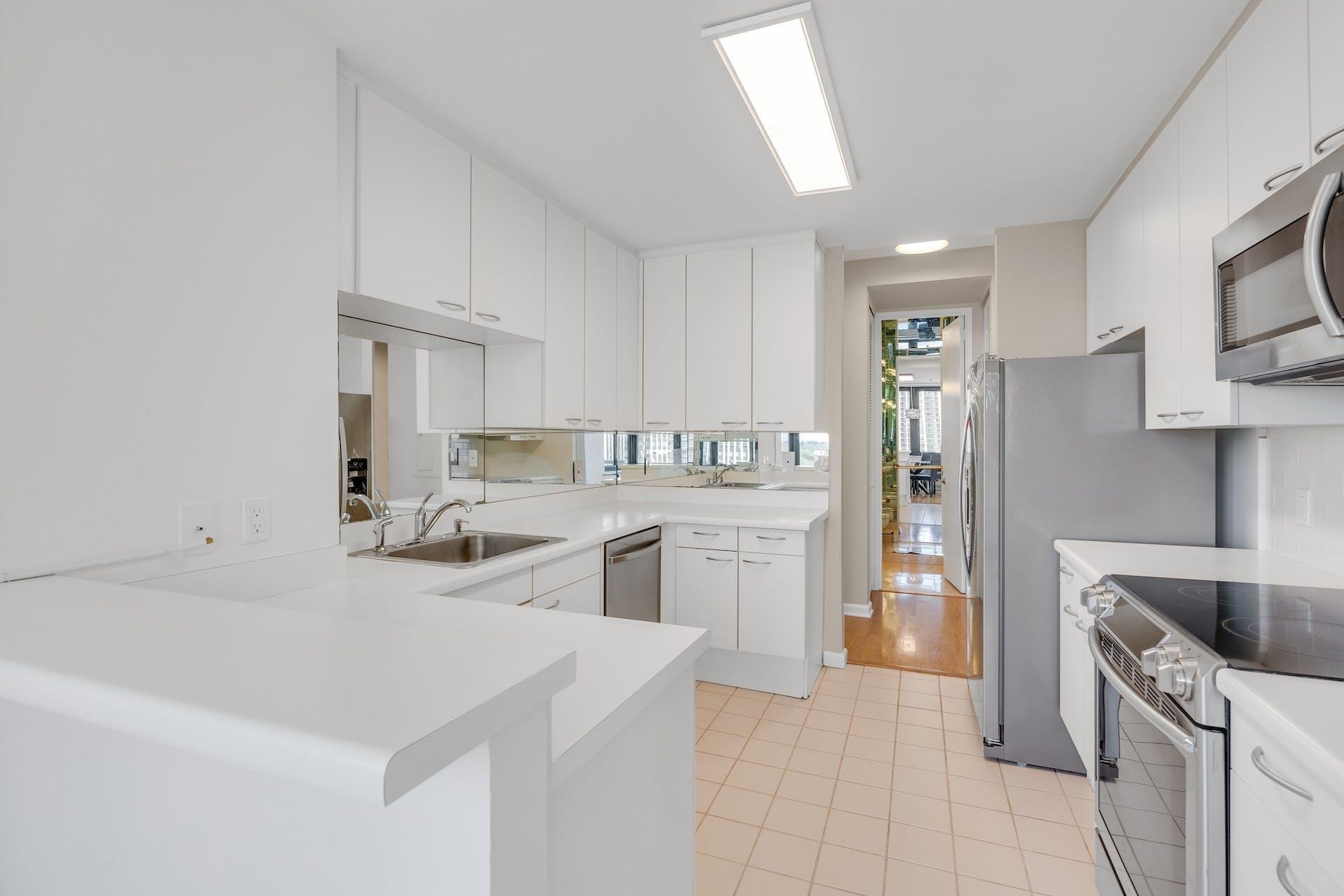 100 CARLYLE DR Unit: 11 C North