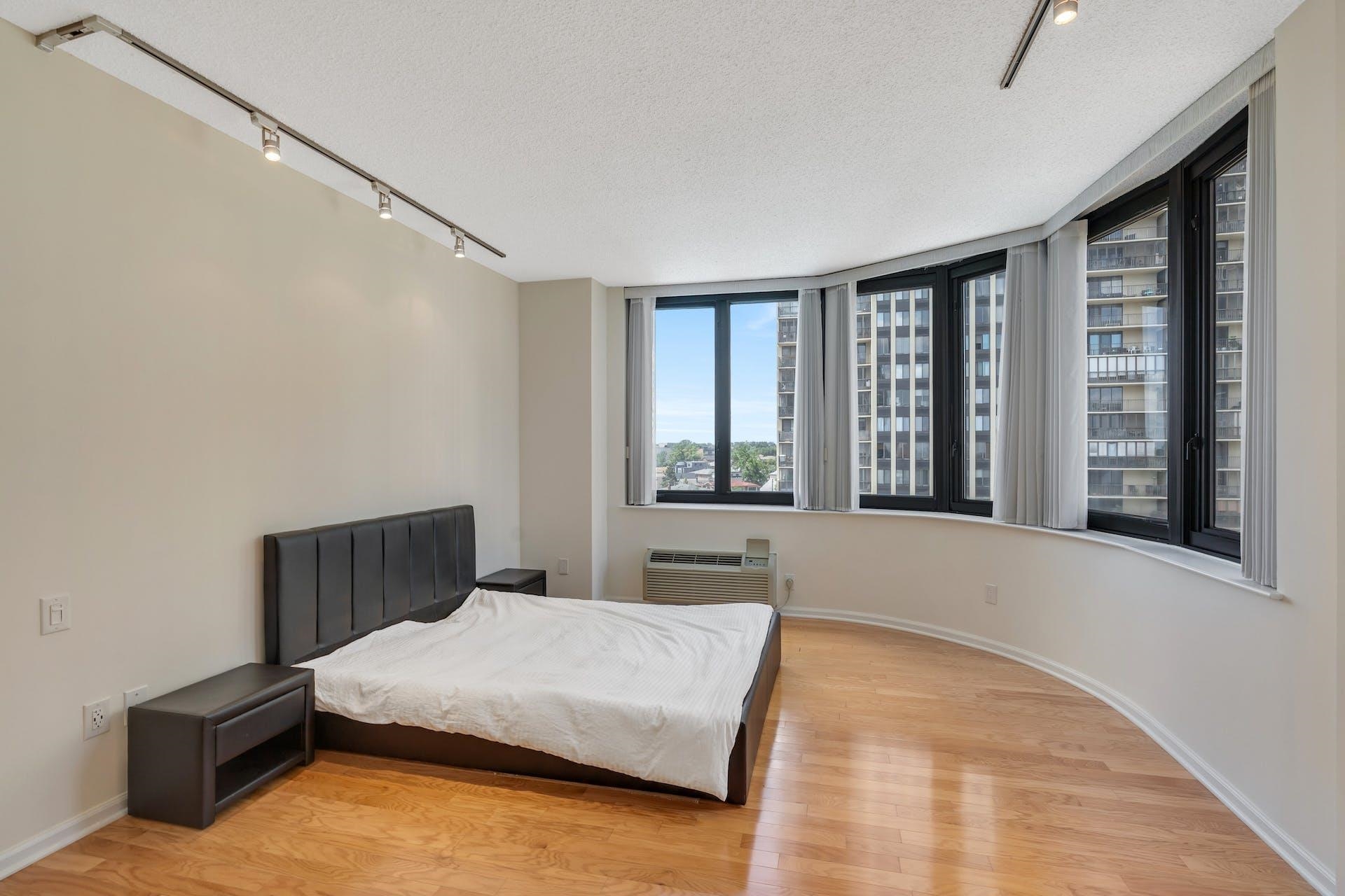 100 CARLYLE DR Unit: 11 C North