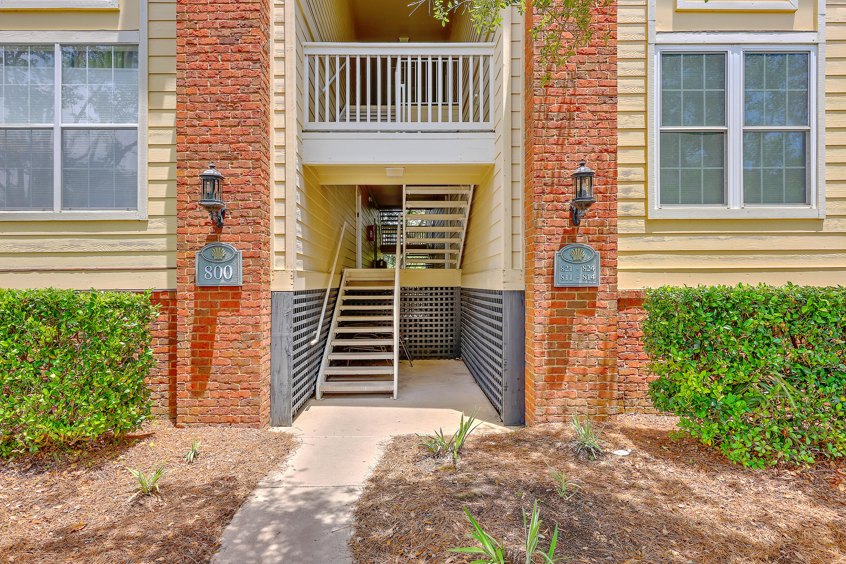 1600 Long Grove Drive Unit: 821