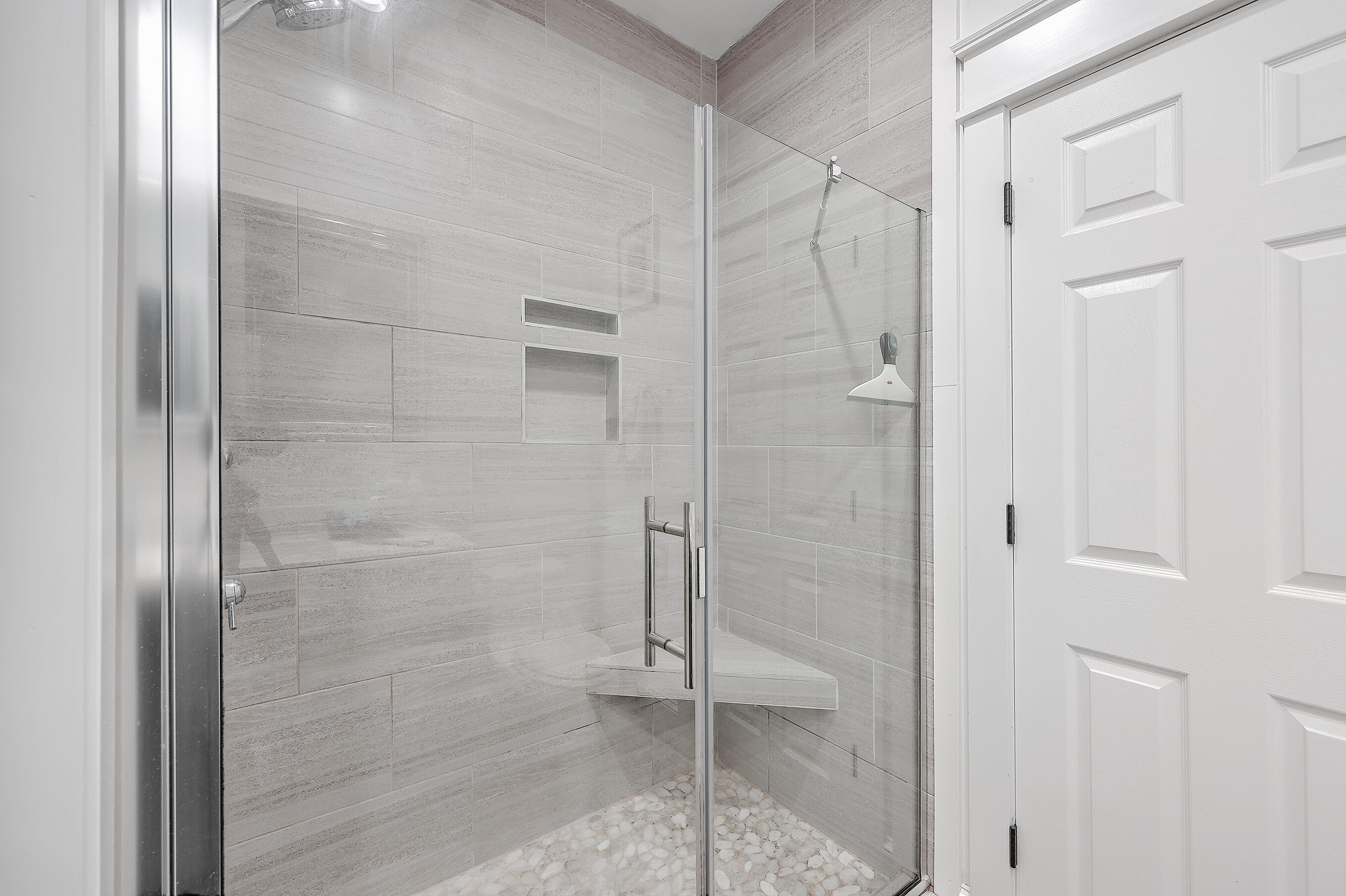 1600 Long Grove Drive Unit: 821
