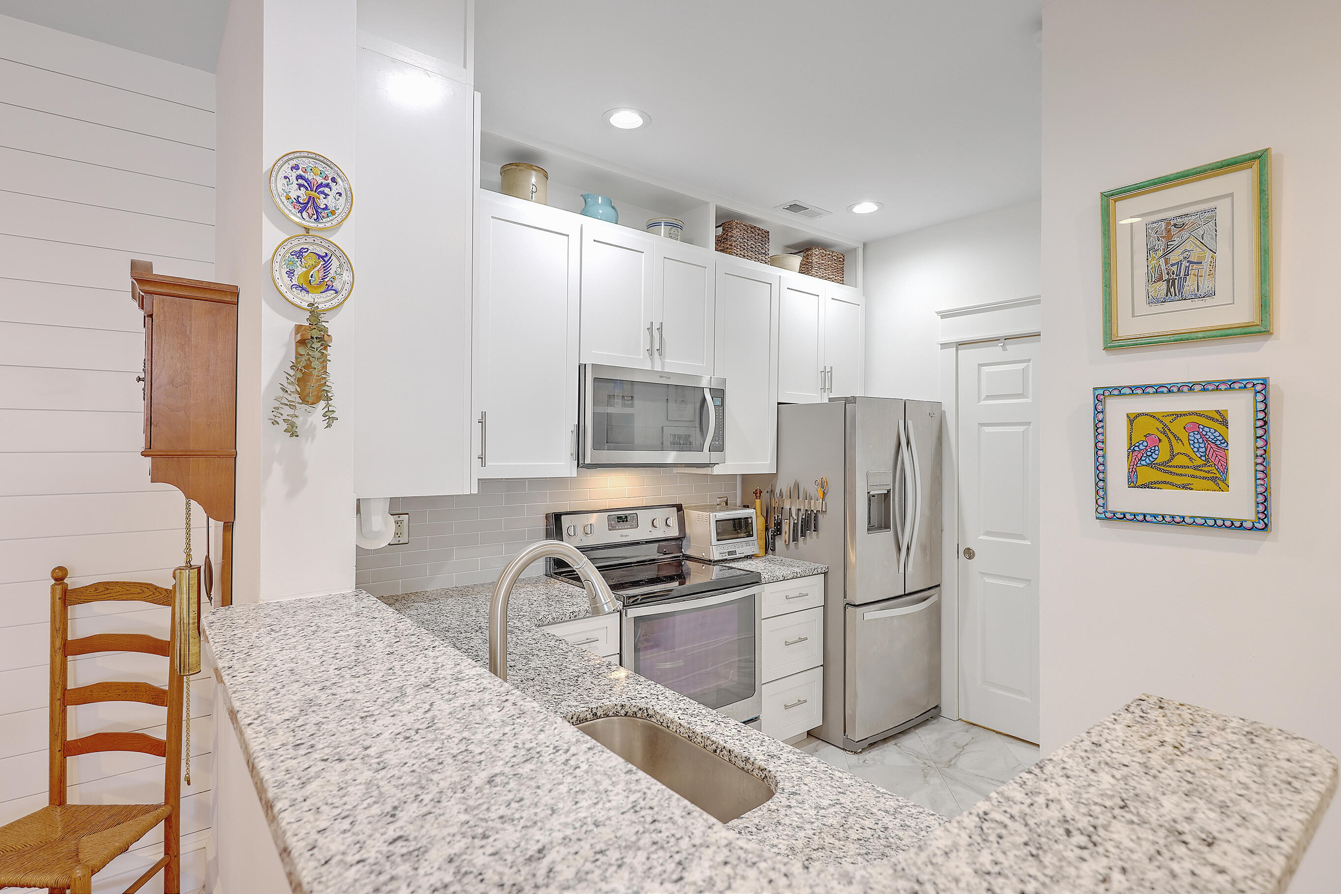 1600 Long Grove Drive Unit: 821