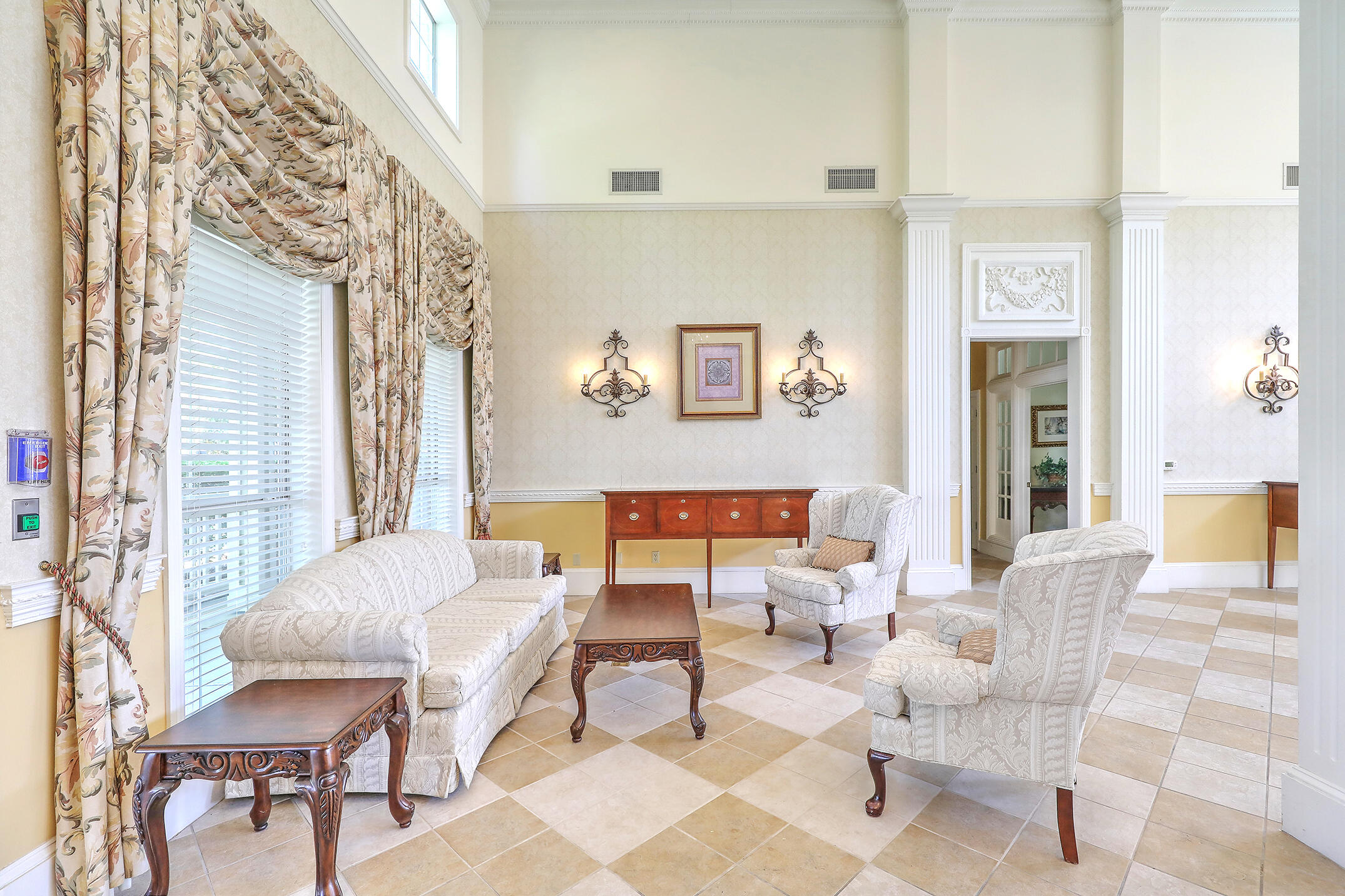 1600 Long Grove Drive Unit: 821