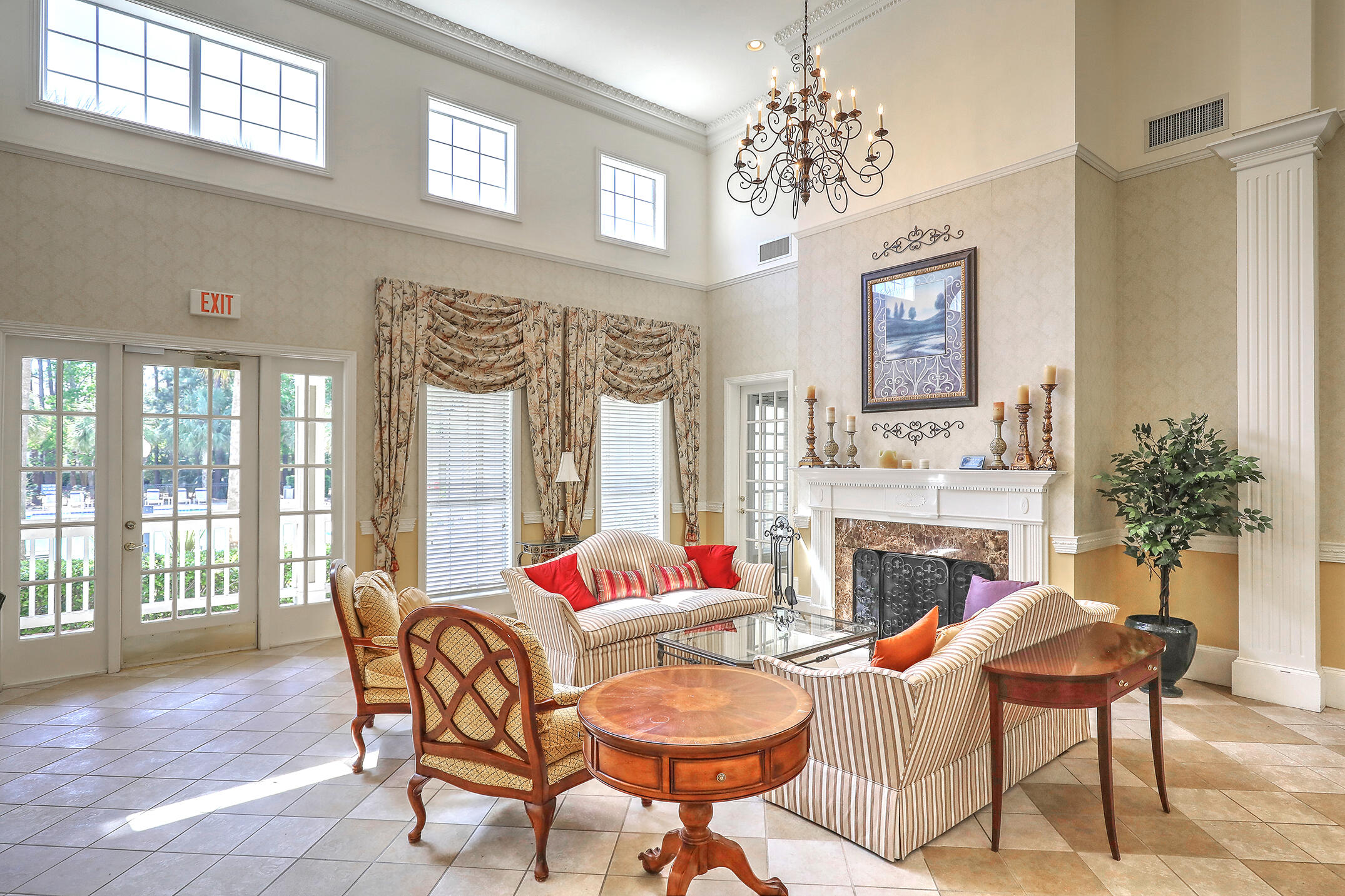 1600 Long Grove Drive Unit: 821