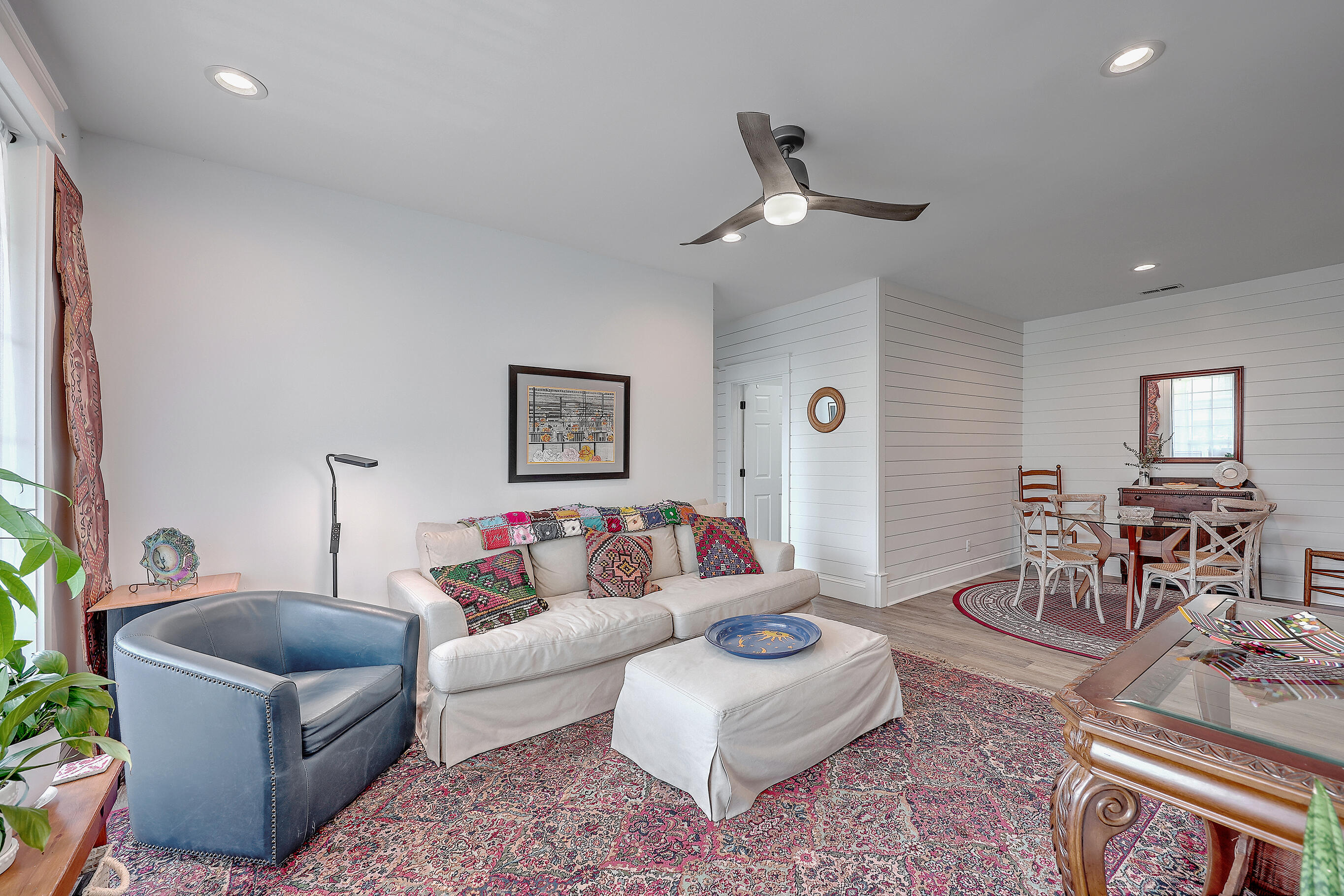 1600 Long Grove Drive Unit: 821