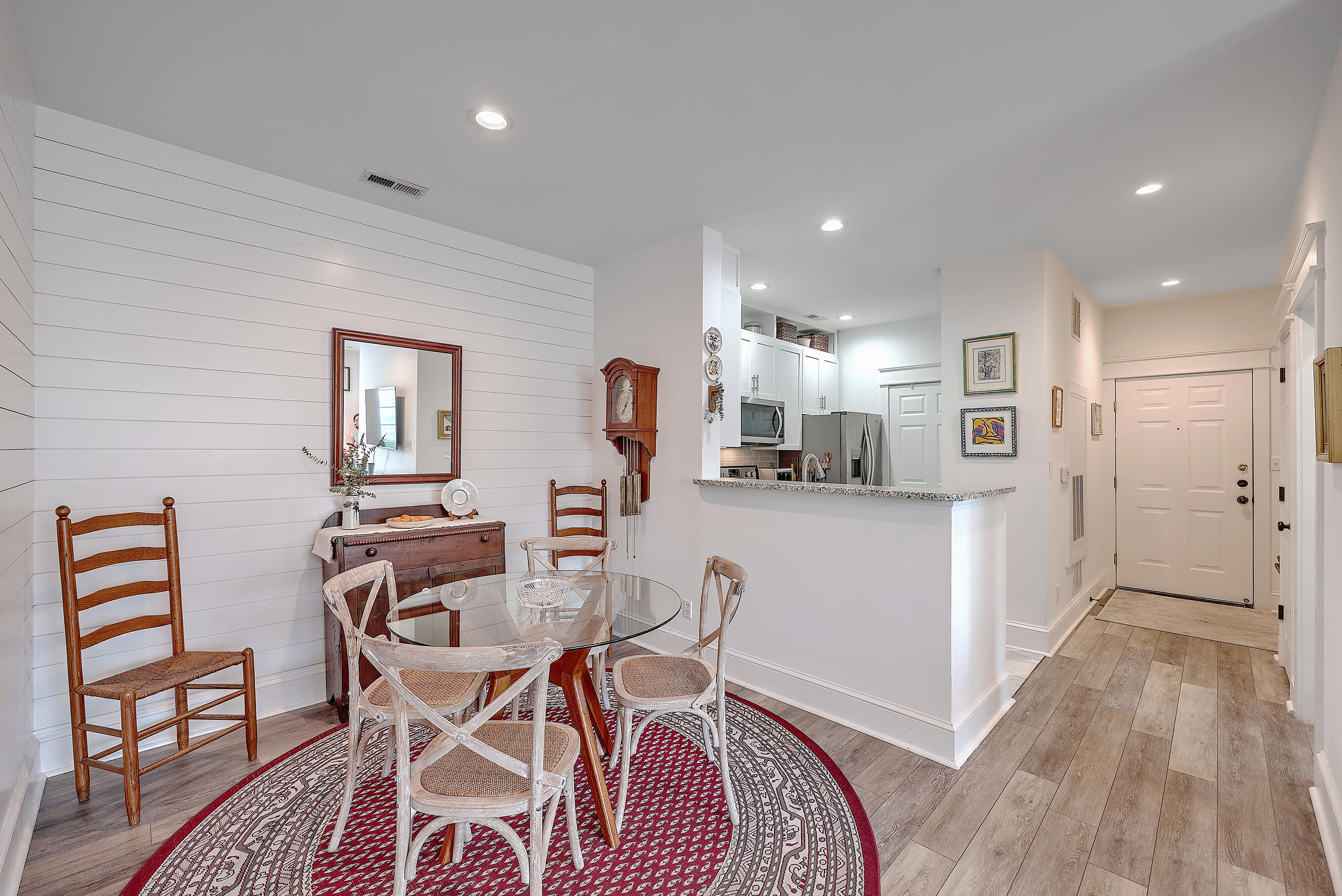 1600 Long Grove Drive Unit: 821