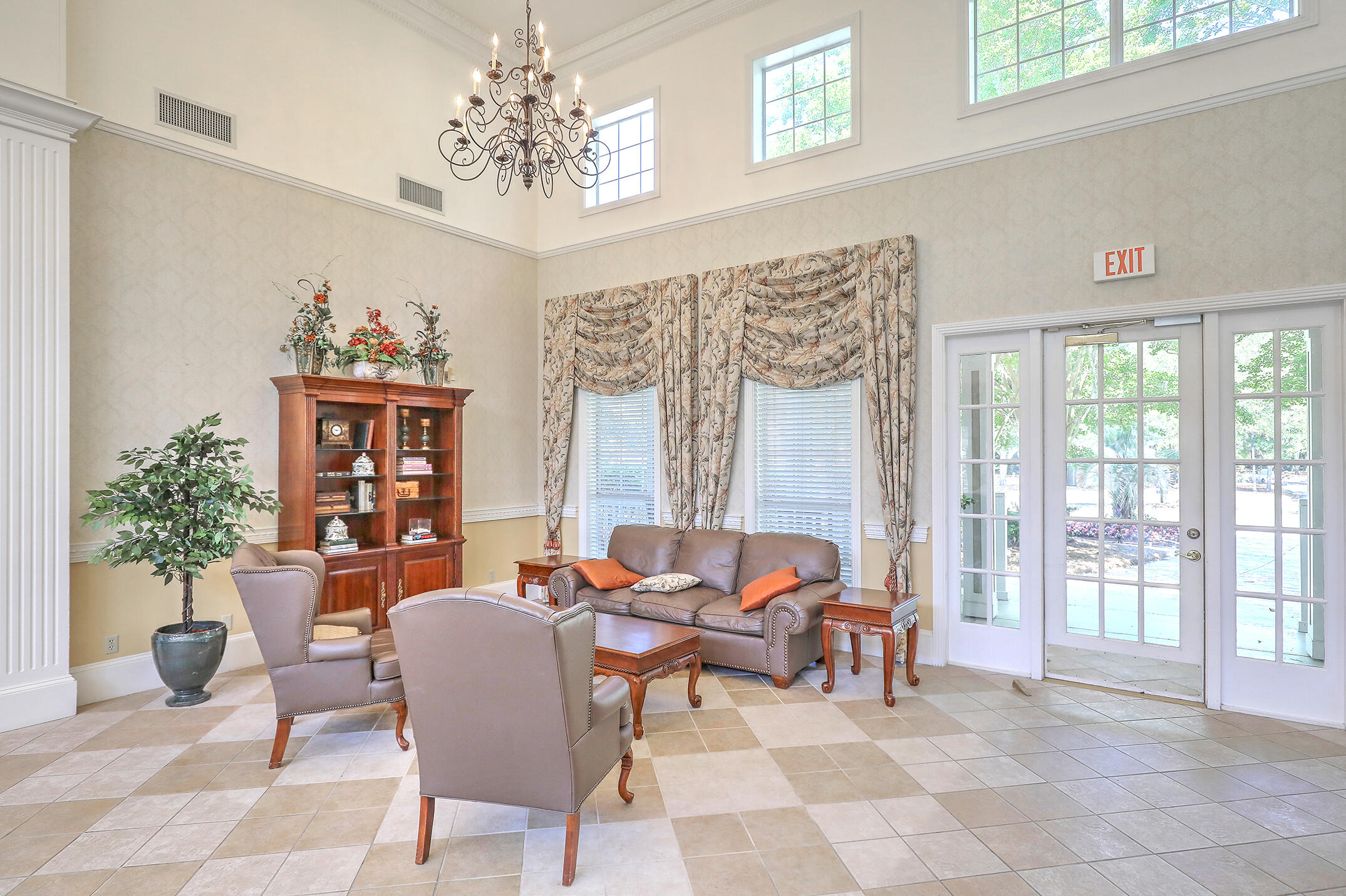 1600 Long Grove Drive Unit: 821