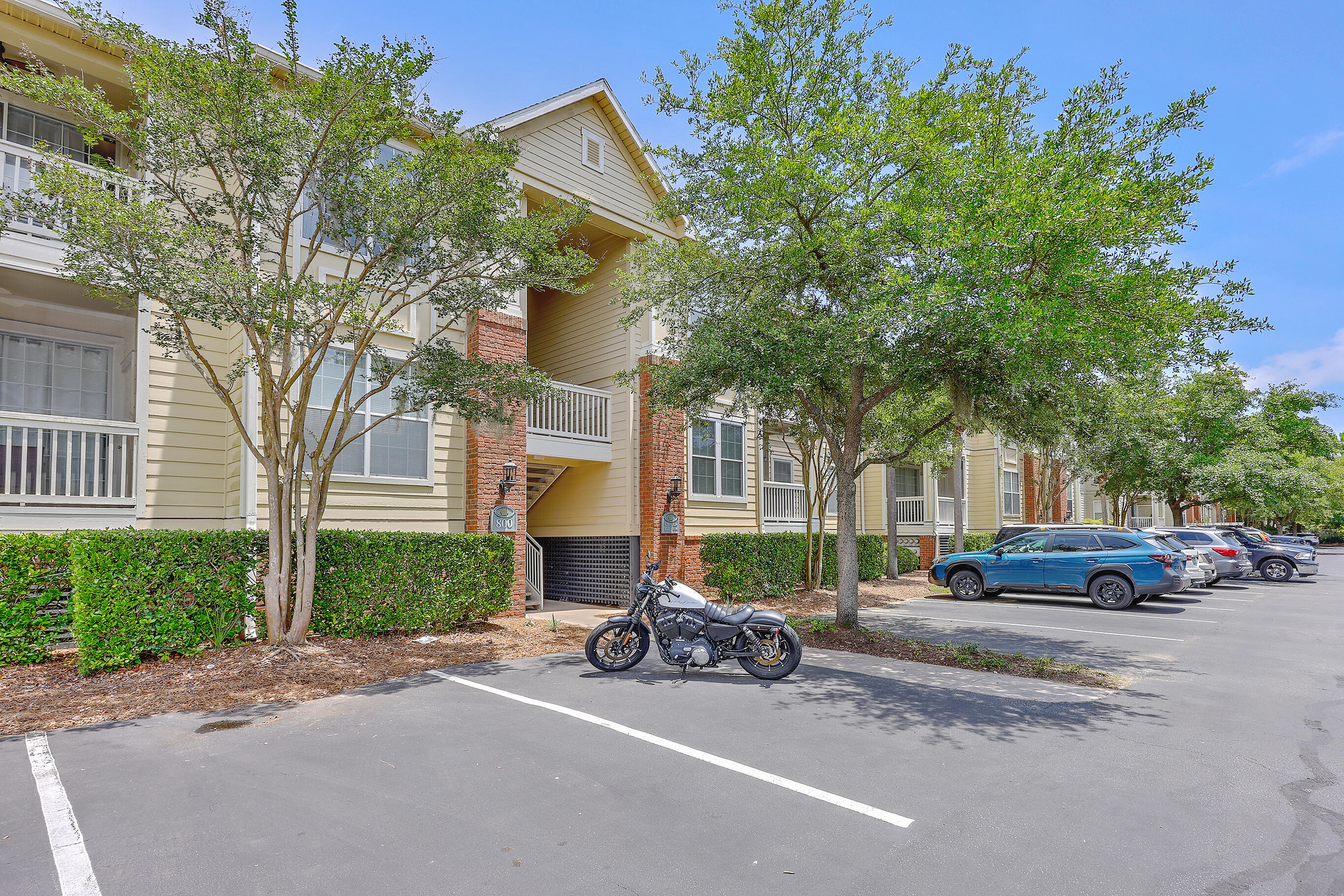 1600 Long Grove Drive Unit: 821