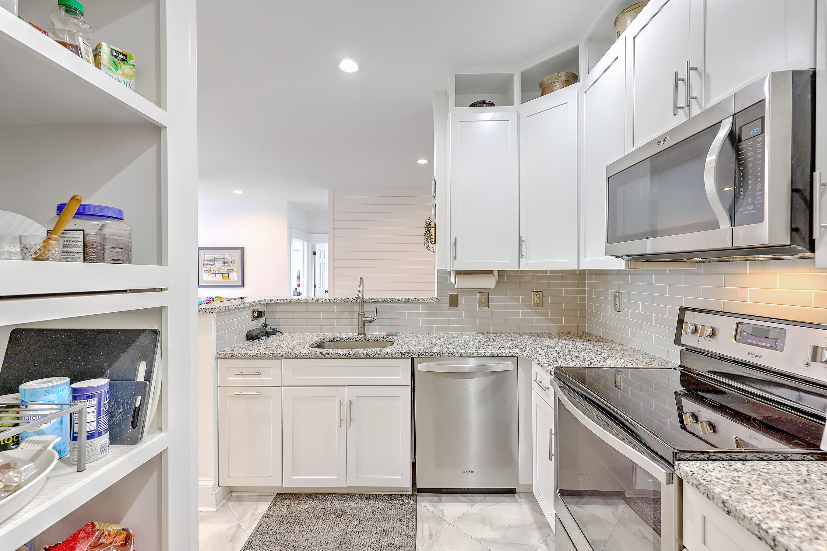 1600 Long Grove Drive Unit: 821