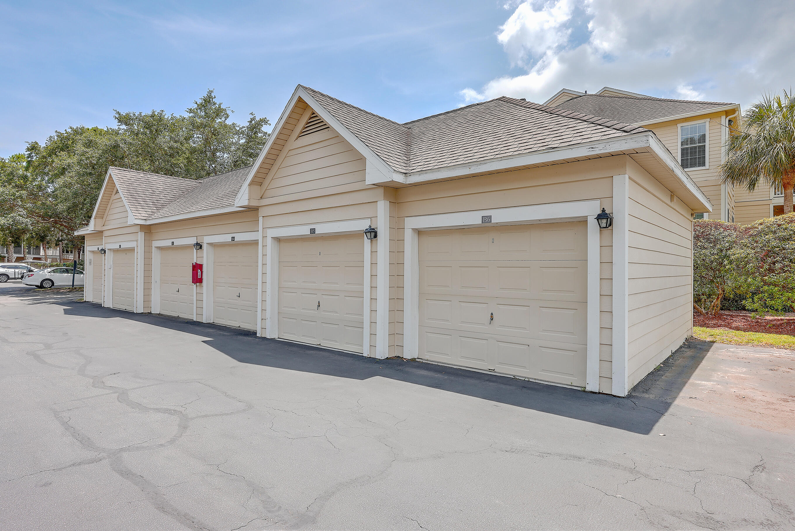 1600 Long Grove Drive Unit: 821