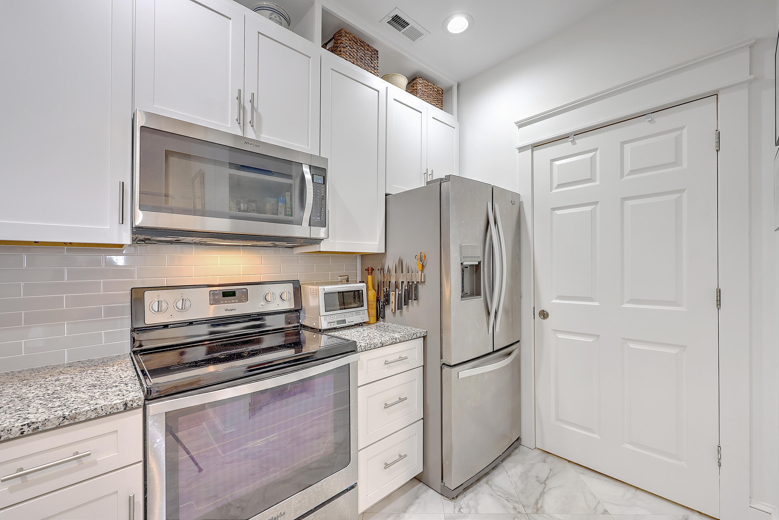 1600 Long Grove Drive Unit: 821