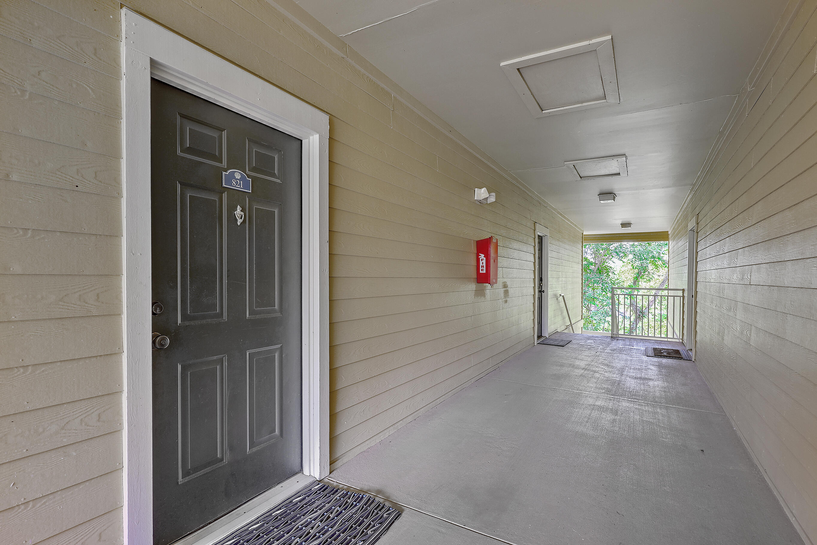 1600 Long Grove Drive Unit: 821