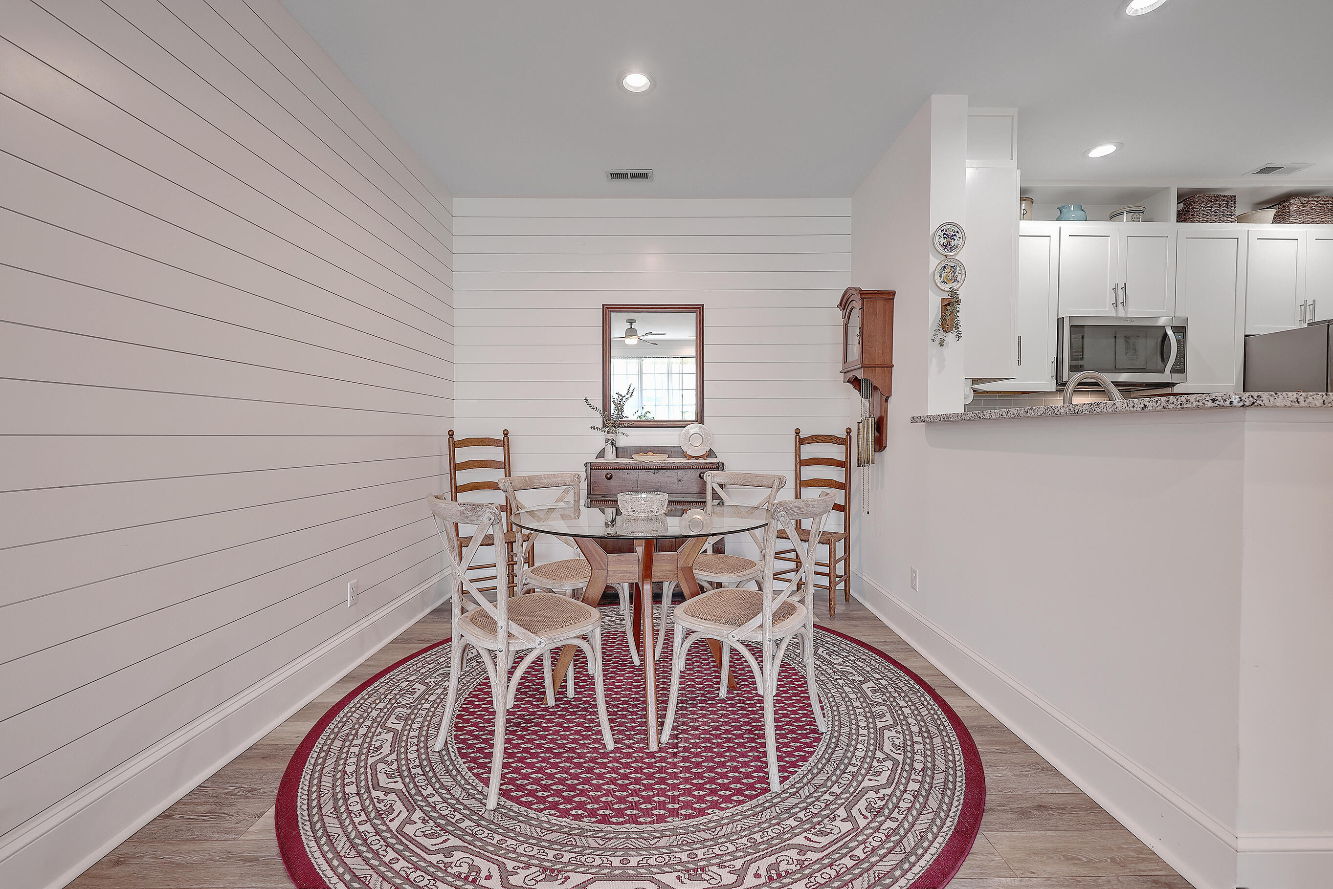 1600 Long Grove Drive Unit: 821