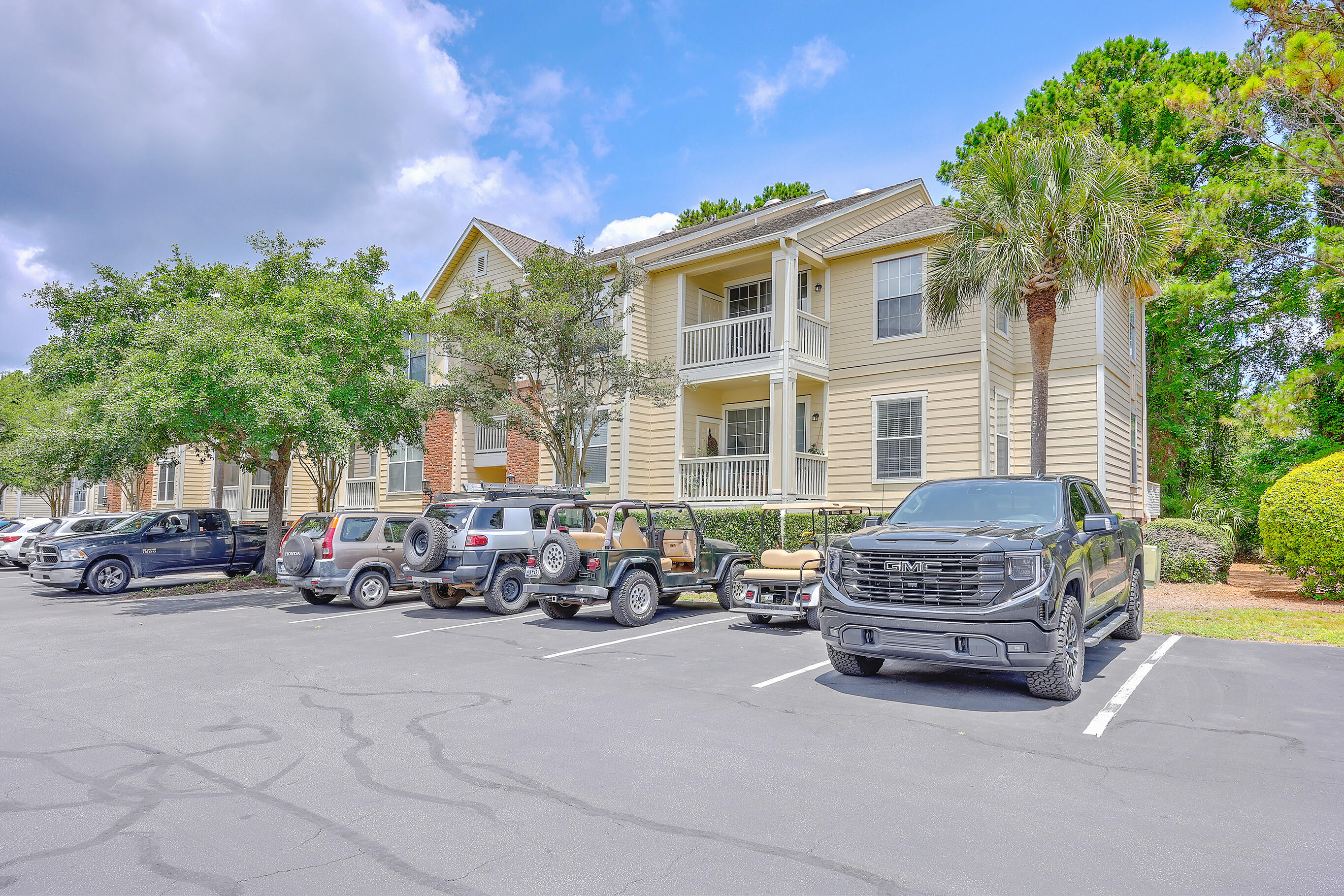 1600 Long Grove Drive Unit: 821