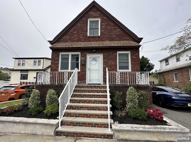 715 Midland Avenue