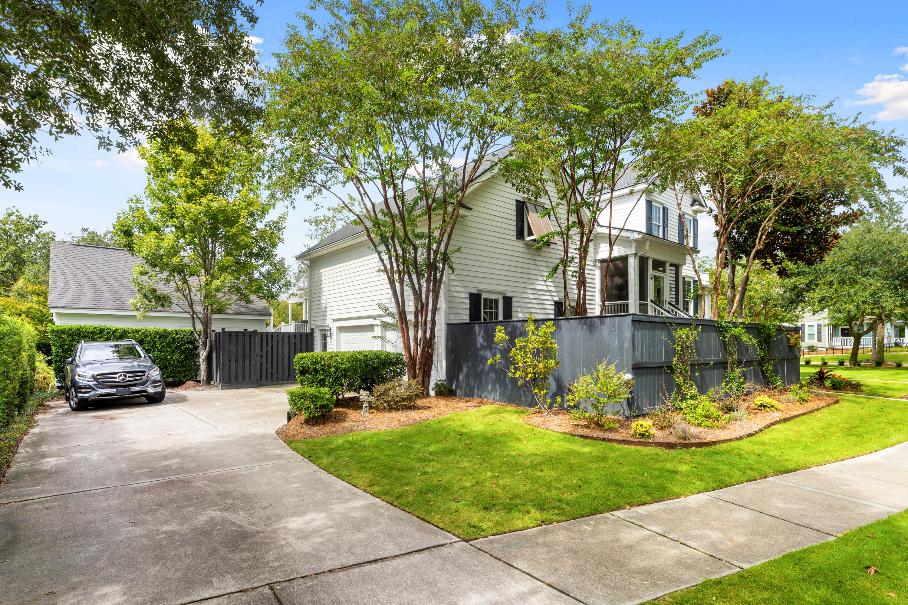 1102 Oak Overhang Street