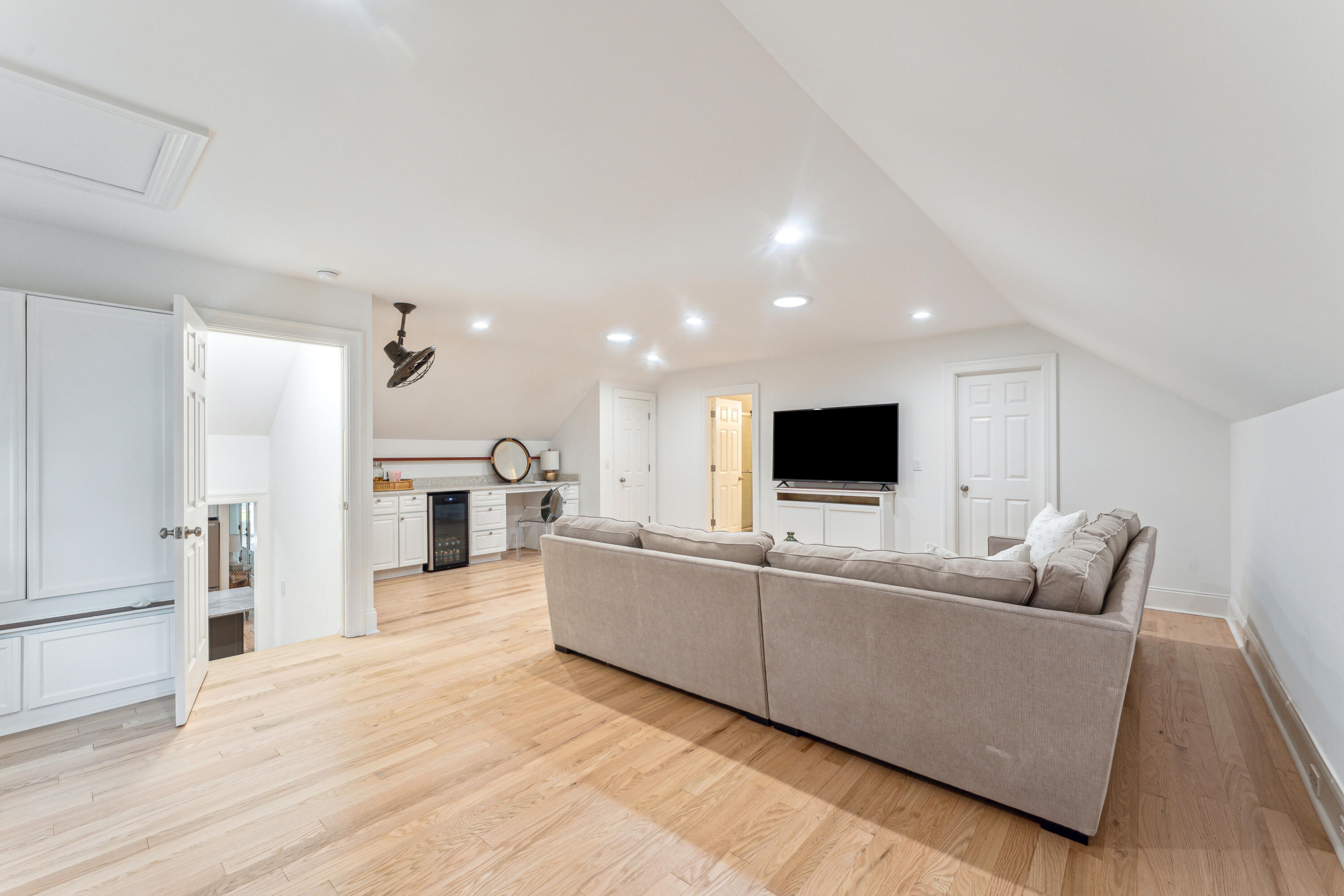 1102 Oak Overhang Street