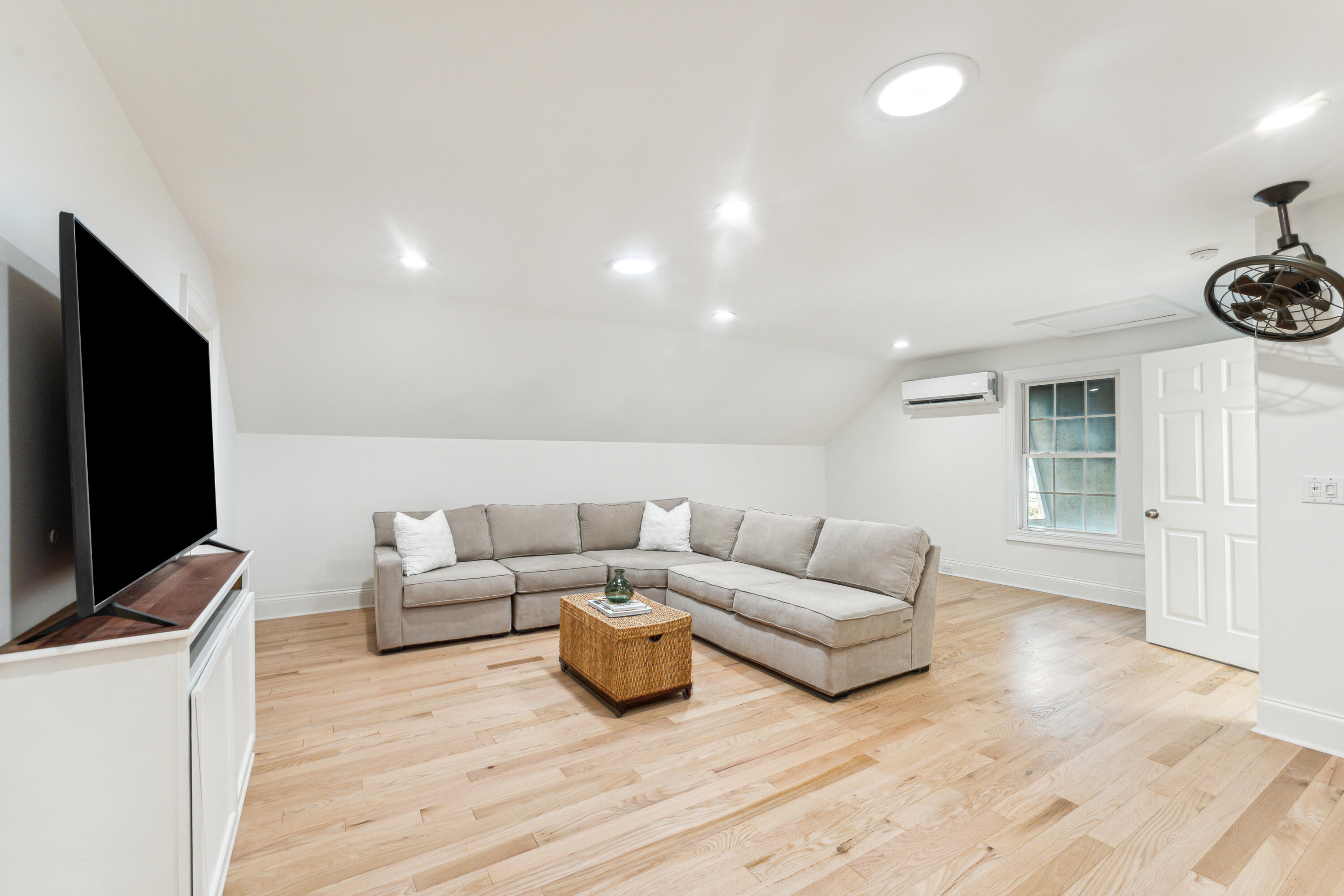 1102 Oak Overhang Street