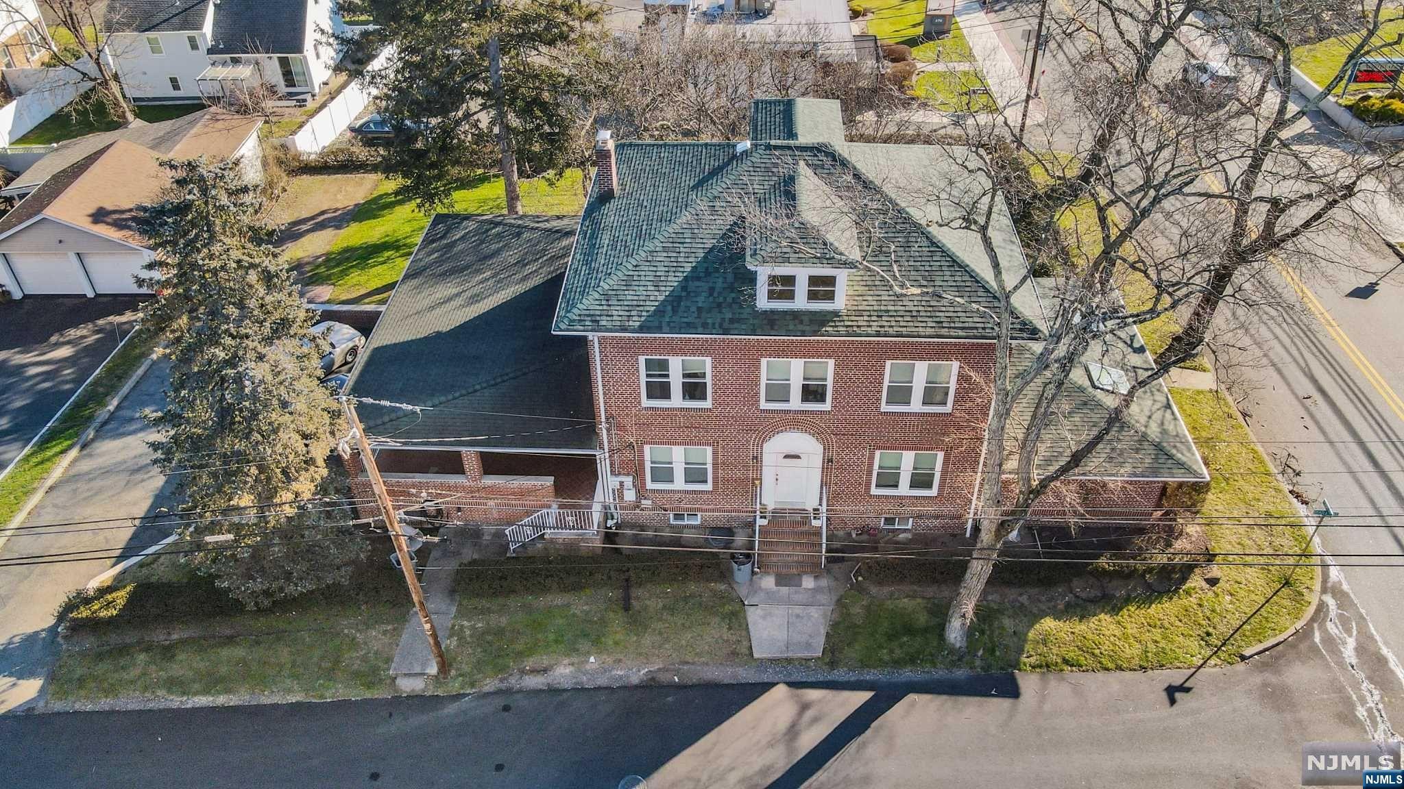 115 Paris Avenue