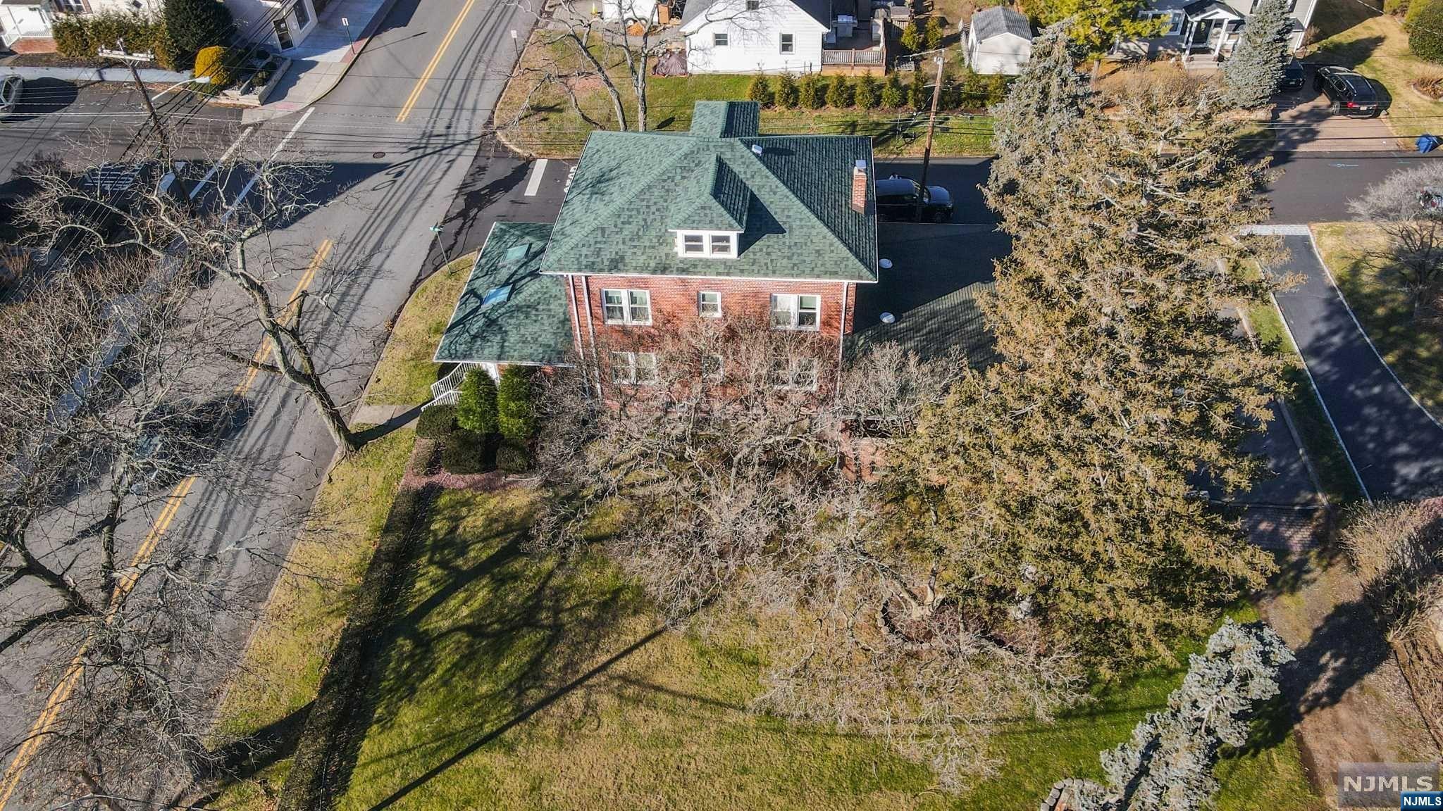 115 Paris Avenue