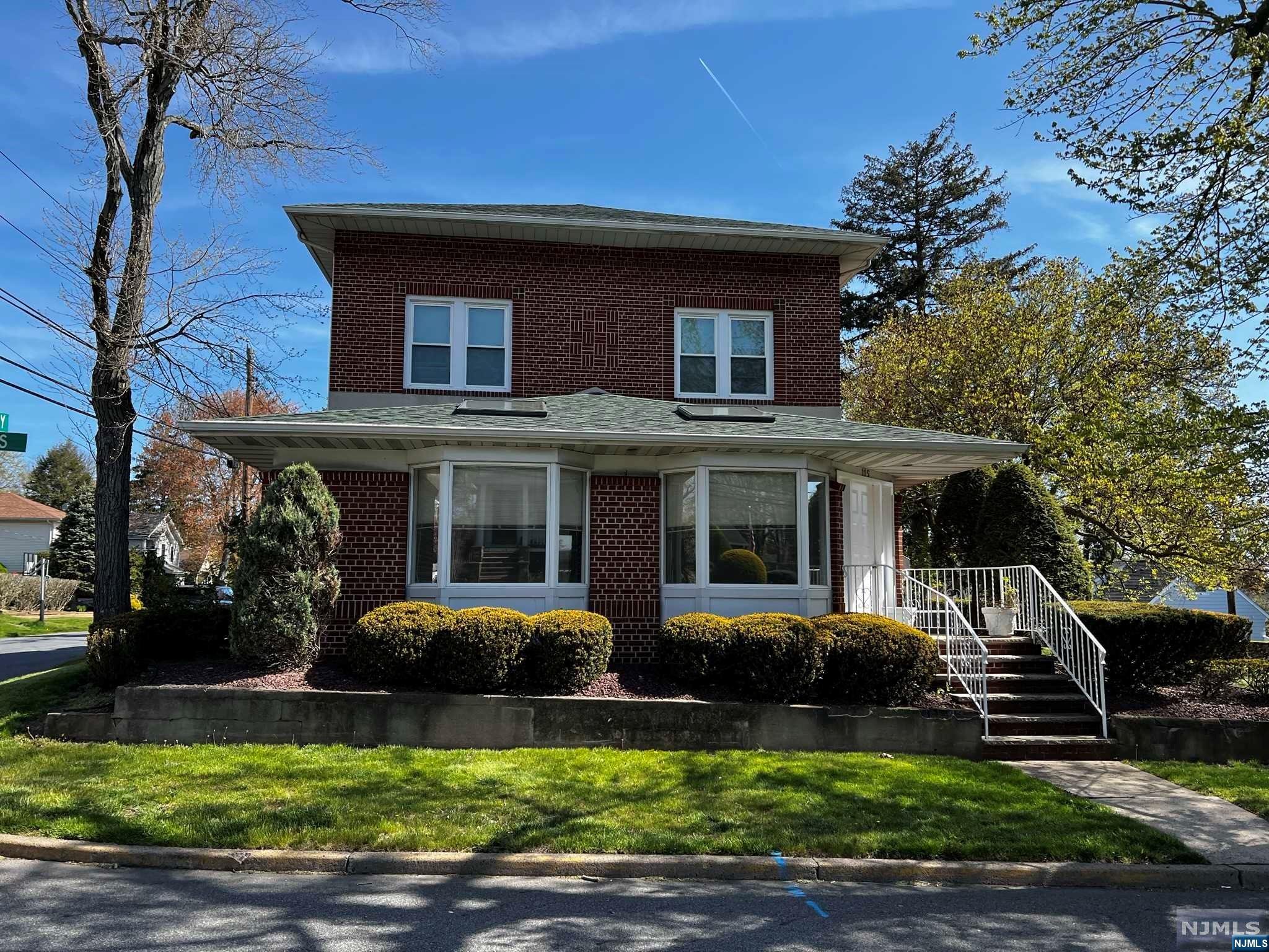 115 Paris Avenue
