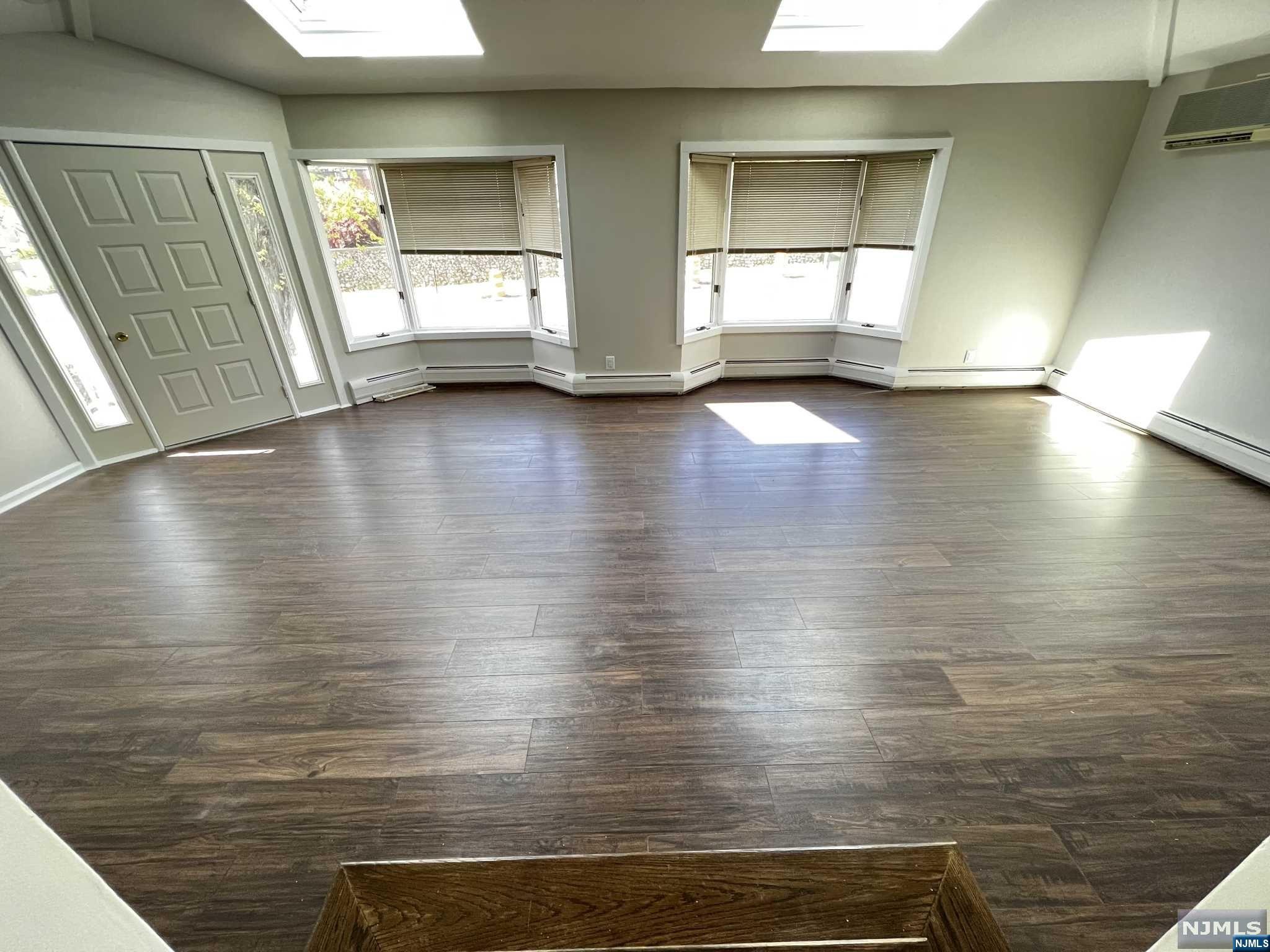 115 Paris Avenue