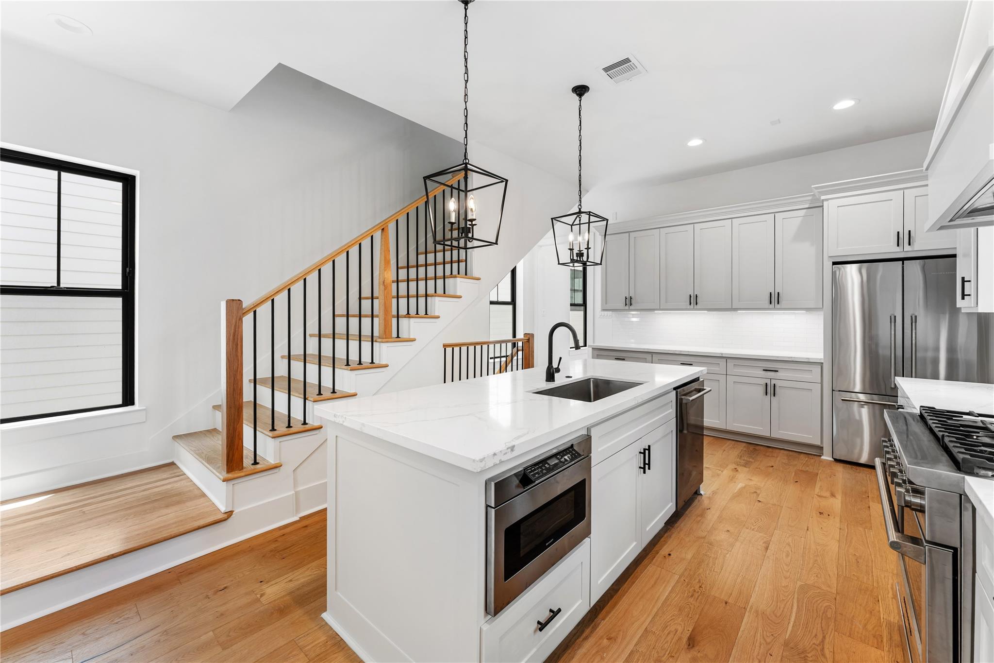 517 E 4th Street
