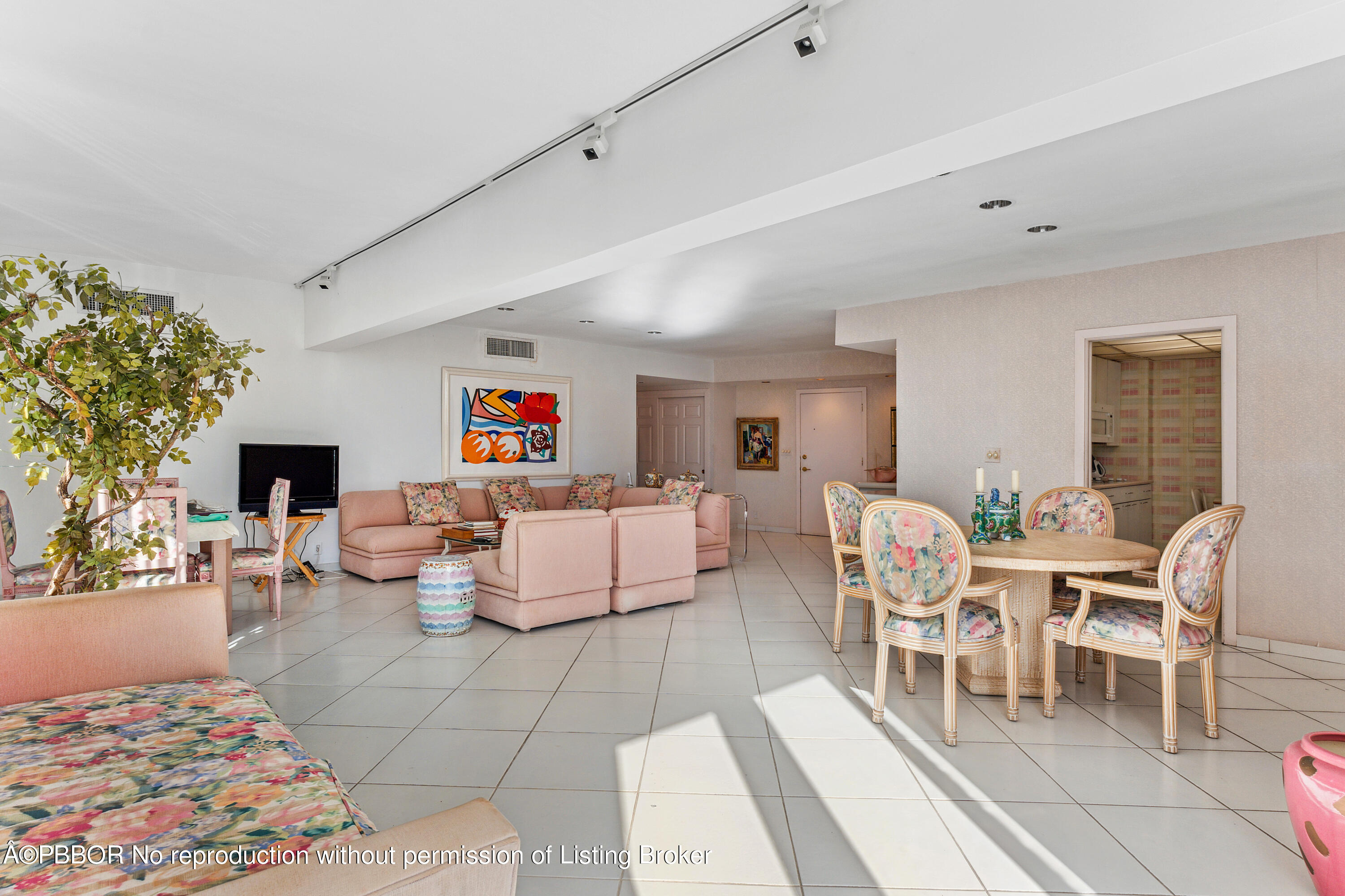 44 Cocoanut Row, 508/509A