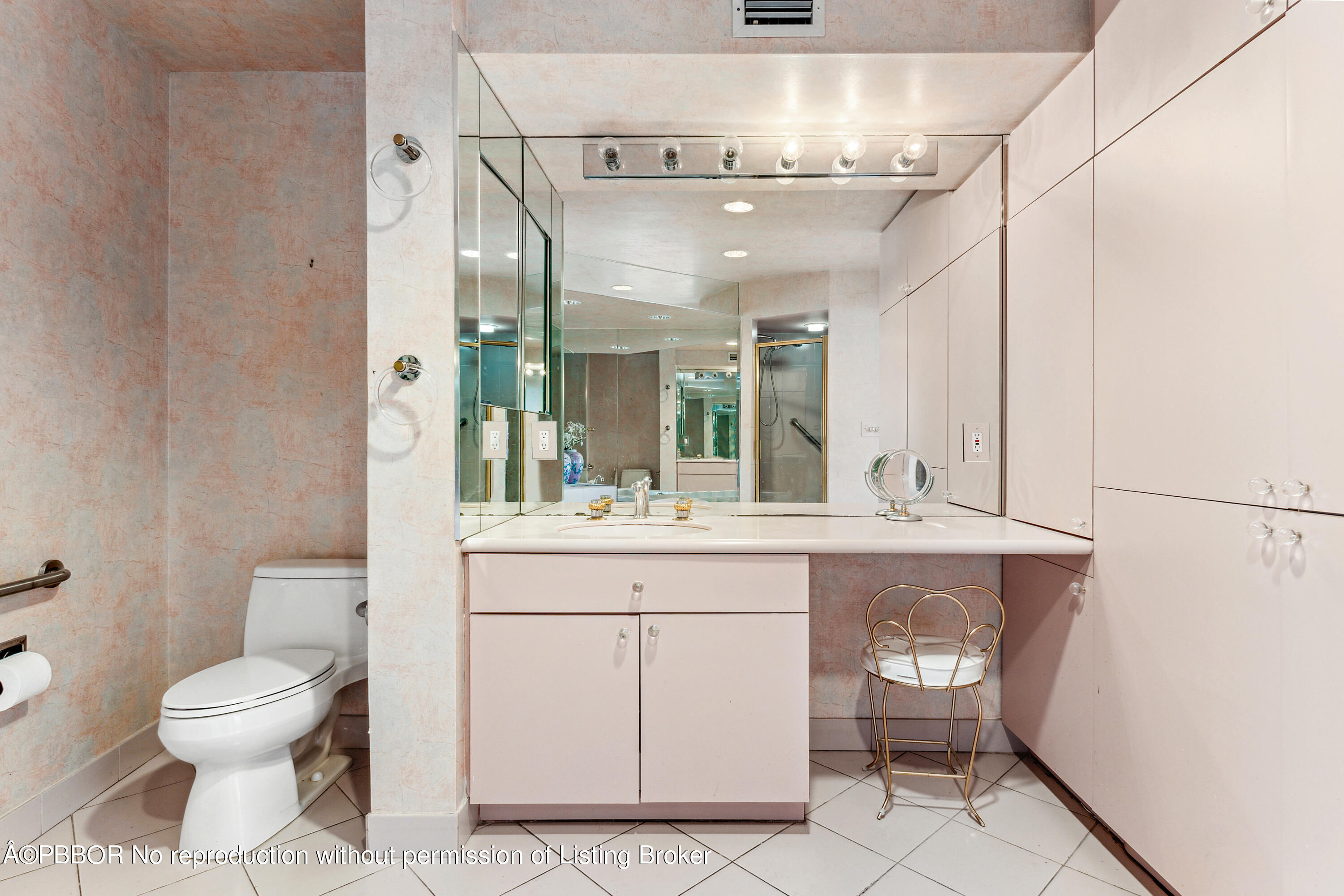 44 Cocoanut Row, 508/509A