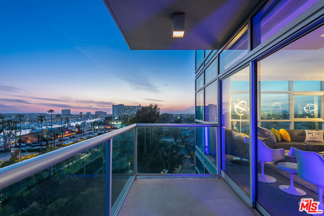 13700 Marina Pointe Dr Unit: 705