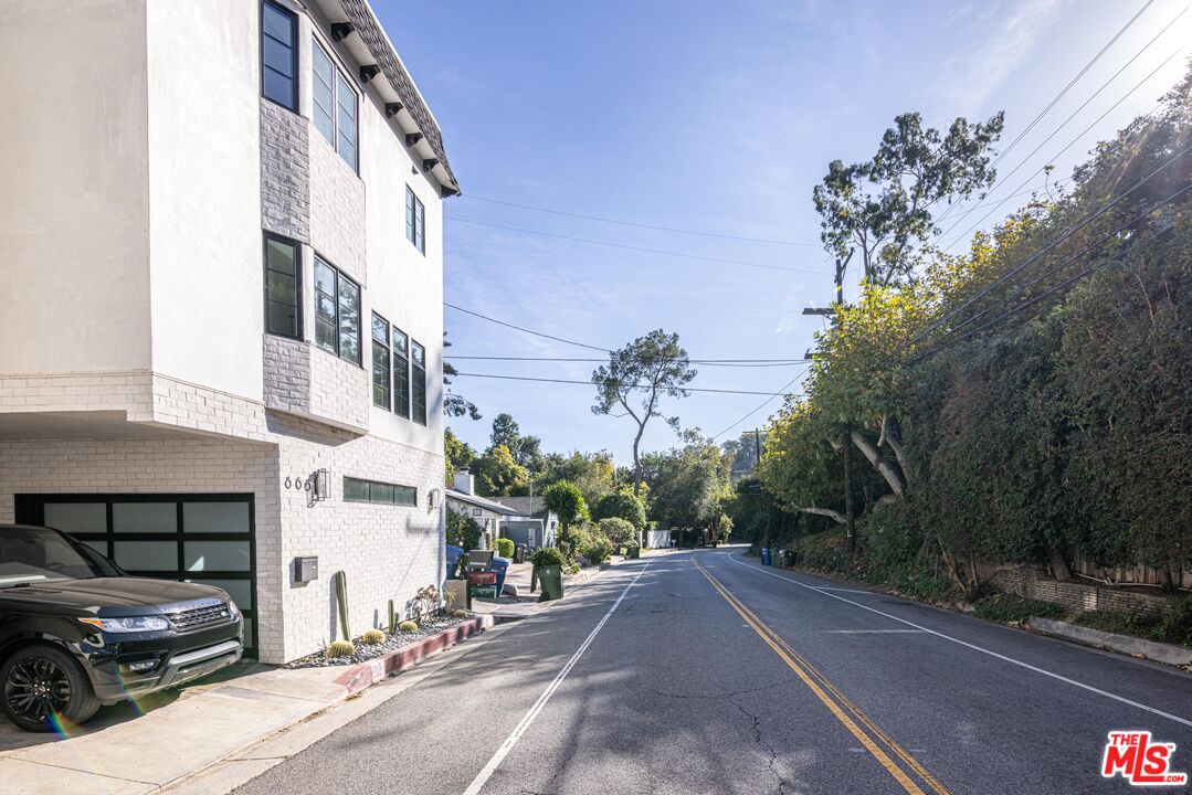 866 N Beverly Glen Blvd