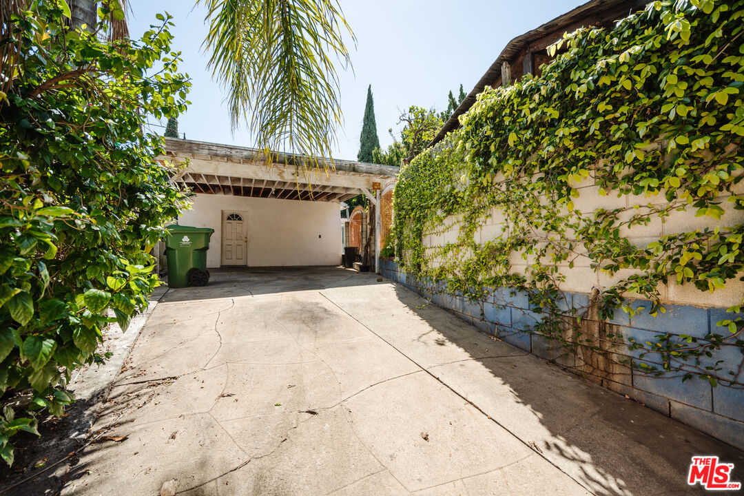1058 N Avenue 50