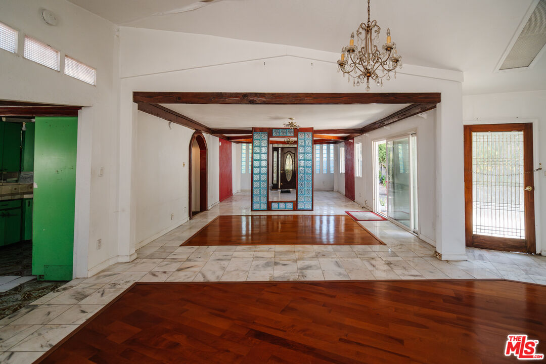 1058 N Avenue 50