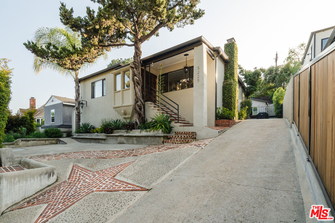 5229 Lunsford Dr