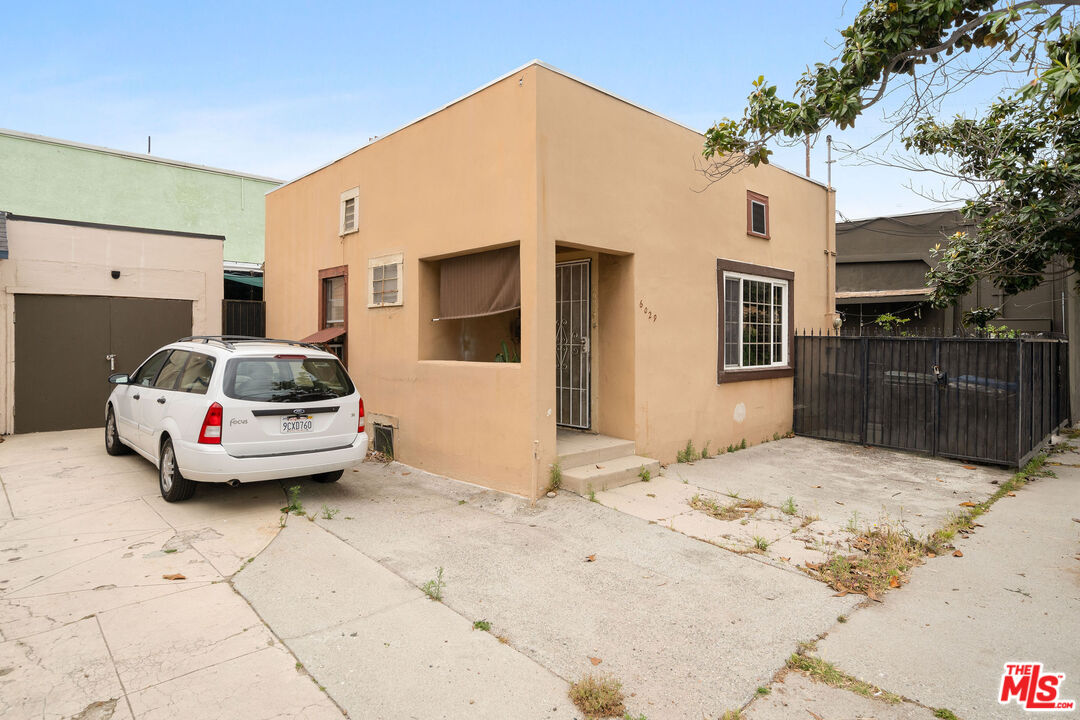7035 N Figueroa St