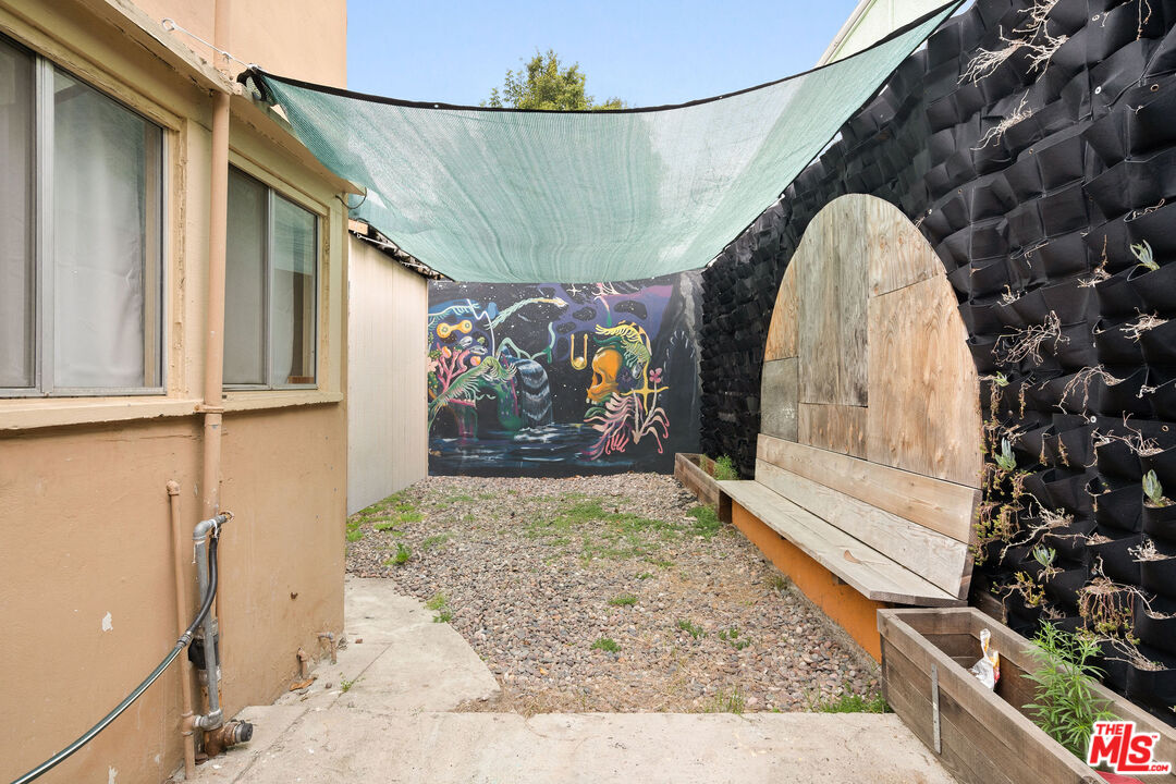 7035 N Figueroa St