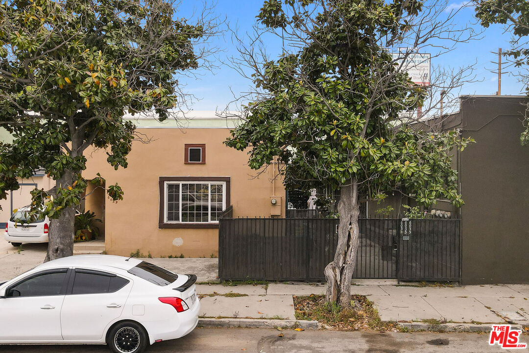 7035 N Figueroa St
