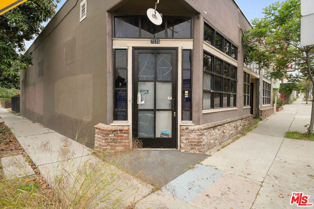 7035 N Figueroa St