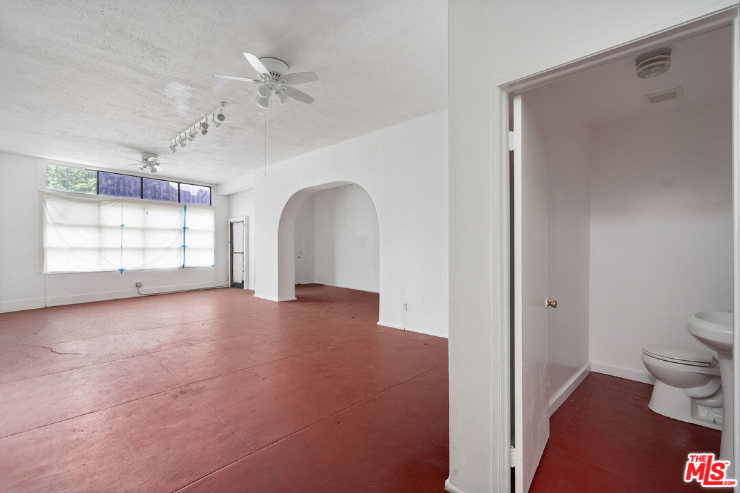 7035 N Figueroa St