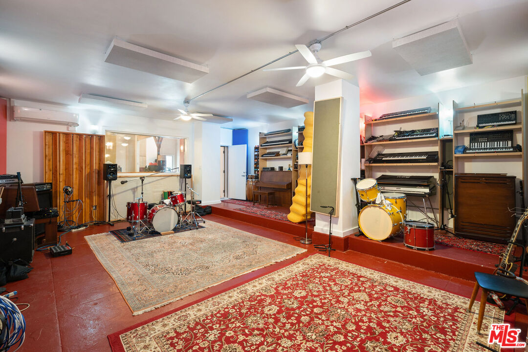 7035 N Figueroa St