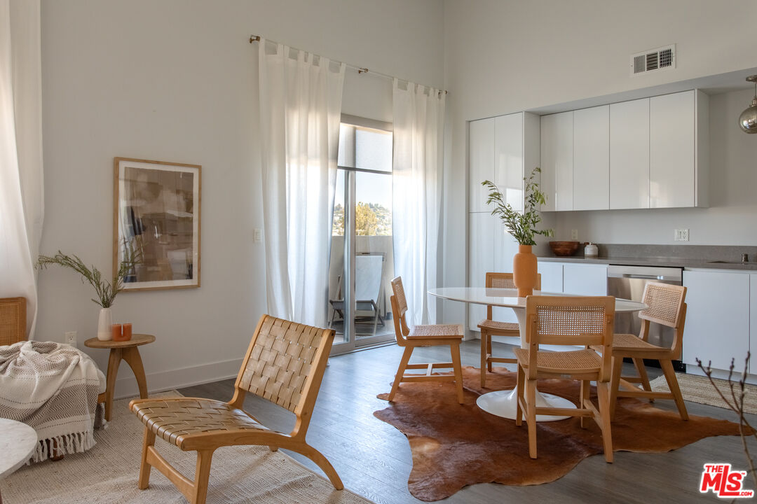 518 E Windsor Rd Unit: 409