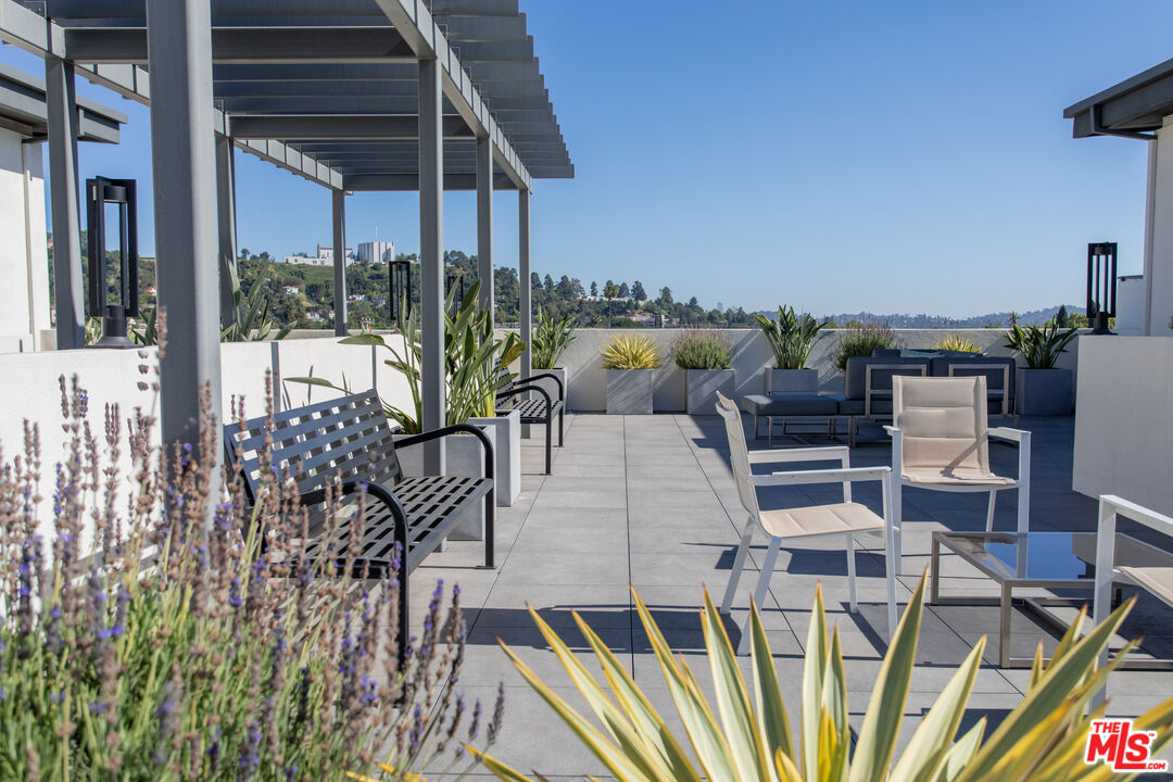 518 E Windsor Rd Unit: 409