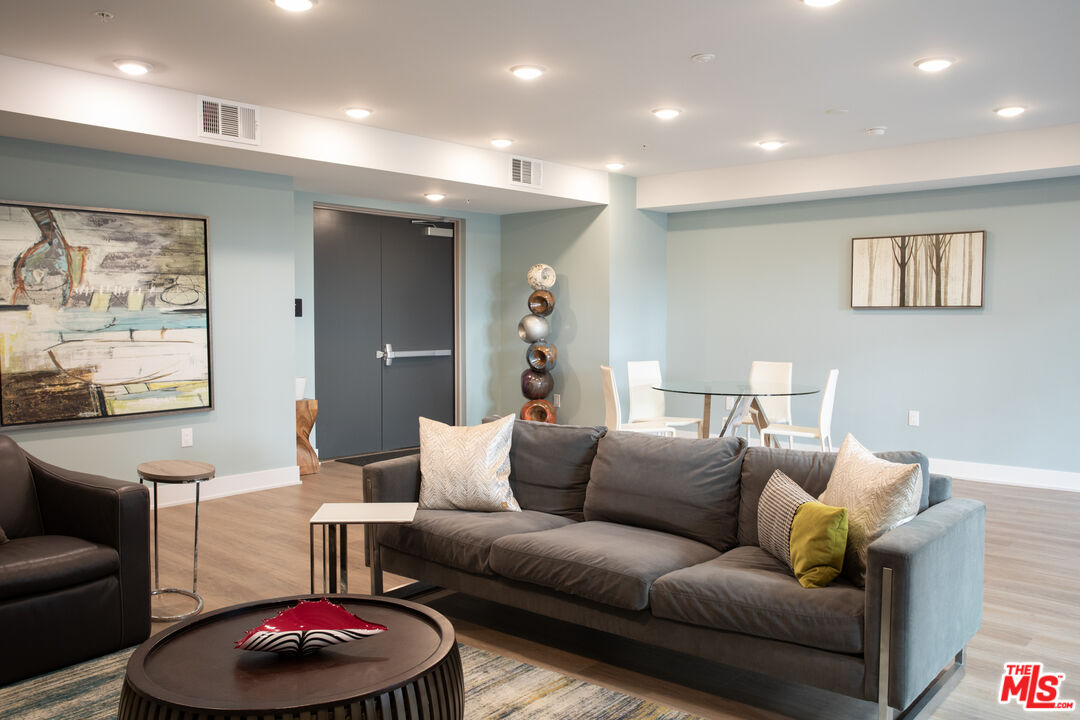 518 E Windsor Rd Unit: 409