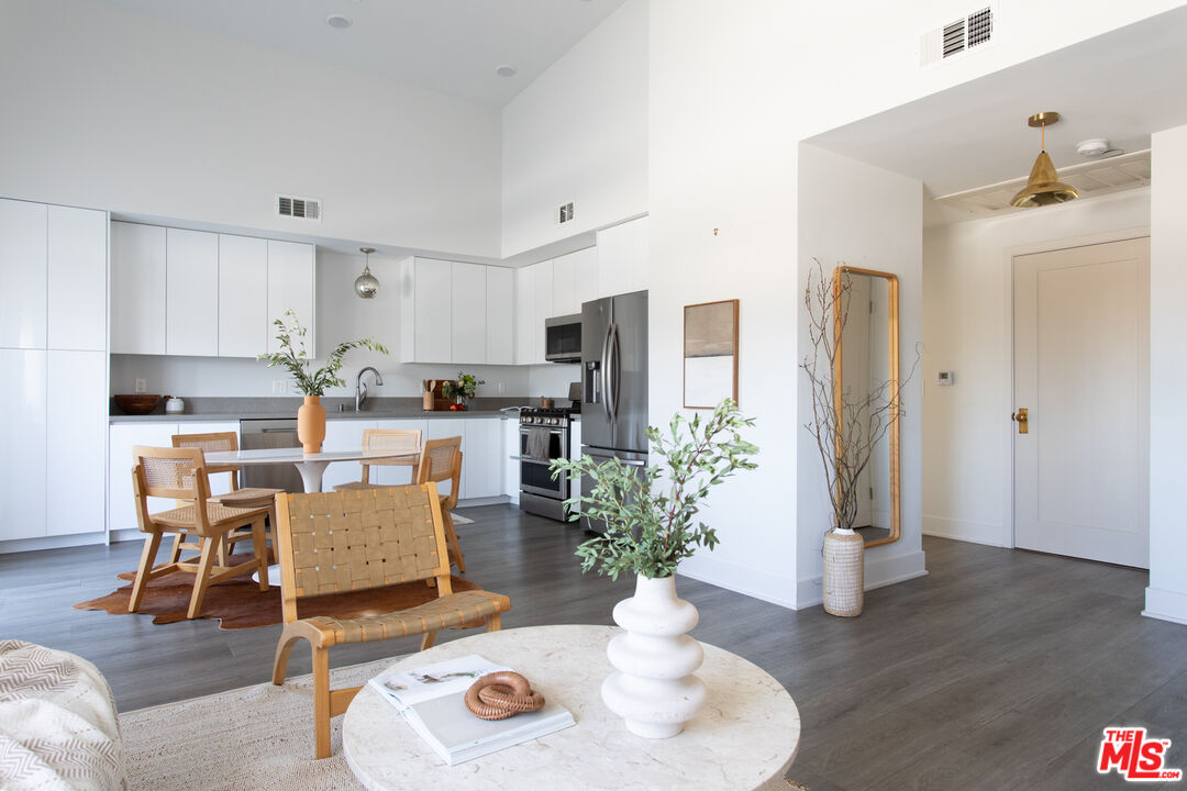 518 E Windsor Rd Unit: 409