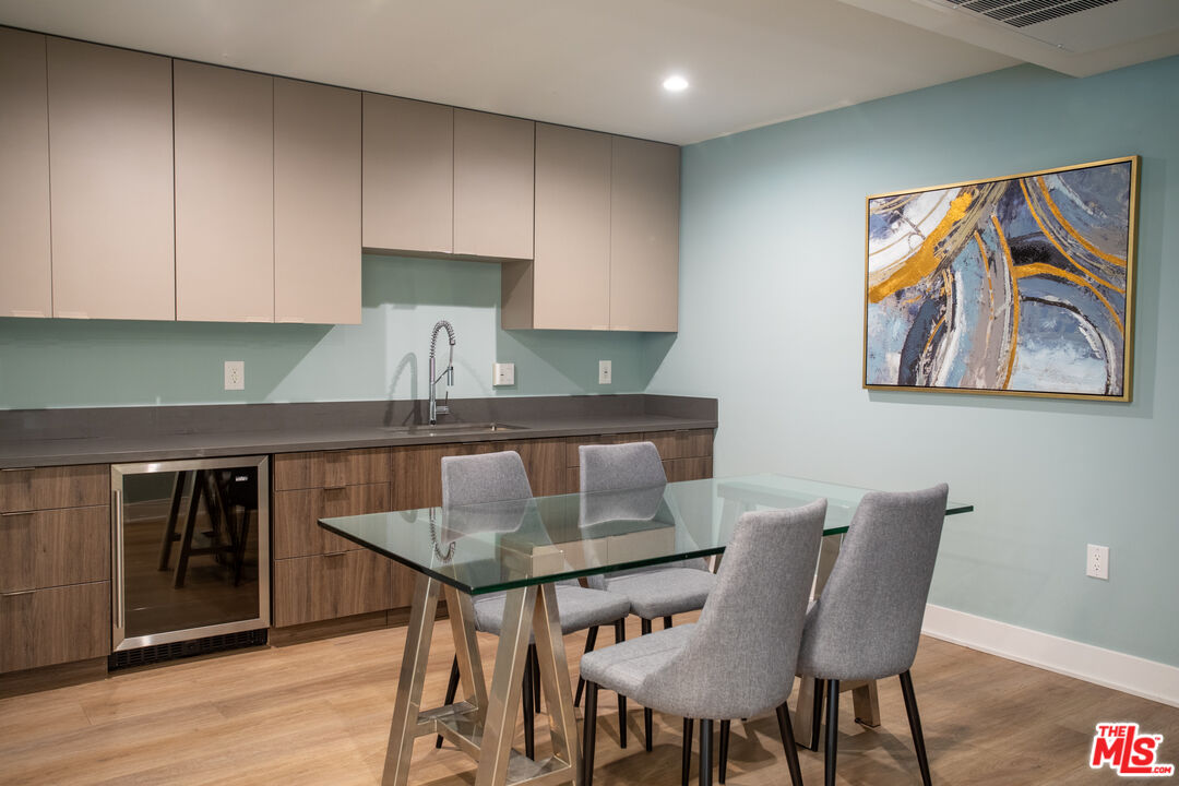 518 E Windsor Rd Unit: 409